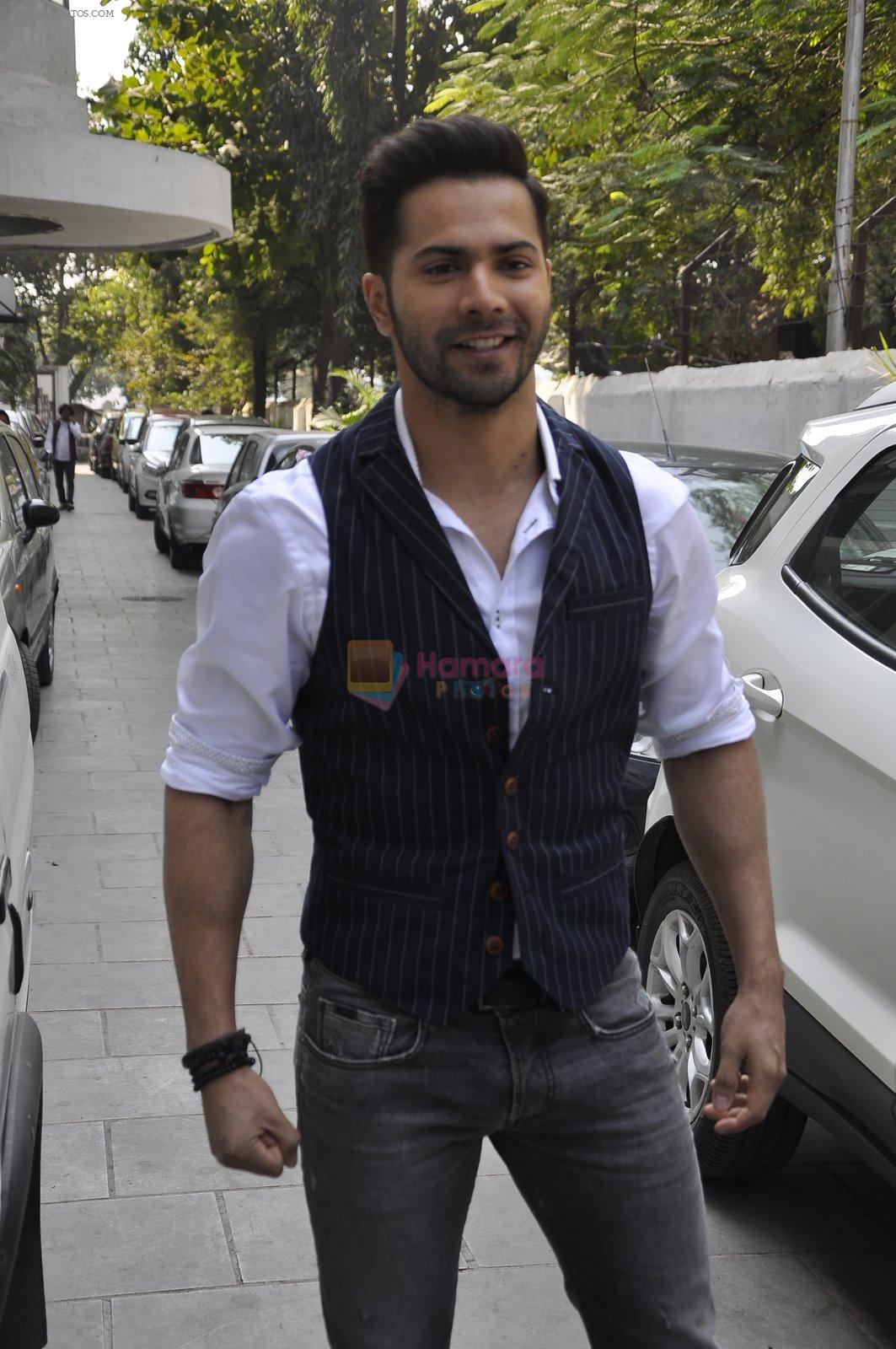 Varun Dhawan promotes Badlapur on the sets of Lil Champs in Famous on 3rd Feb 2015