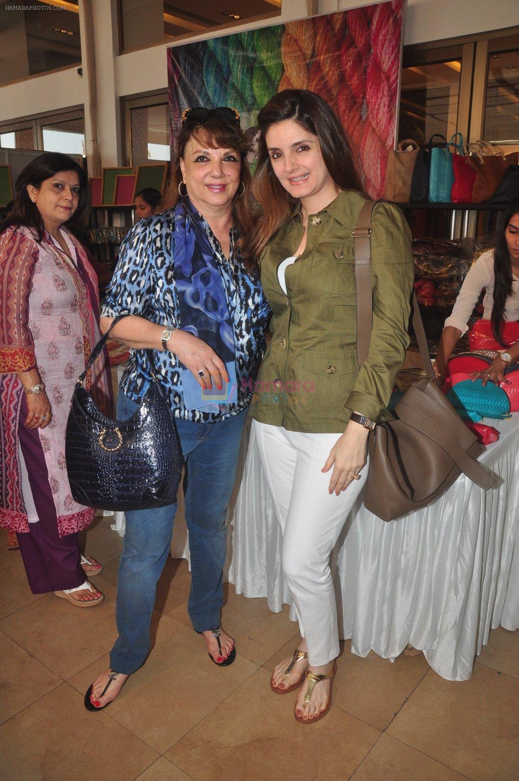 Zarine Khan attend Araish in Blue Sea, Mumbai on 4th Feb 2015