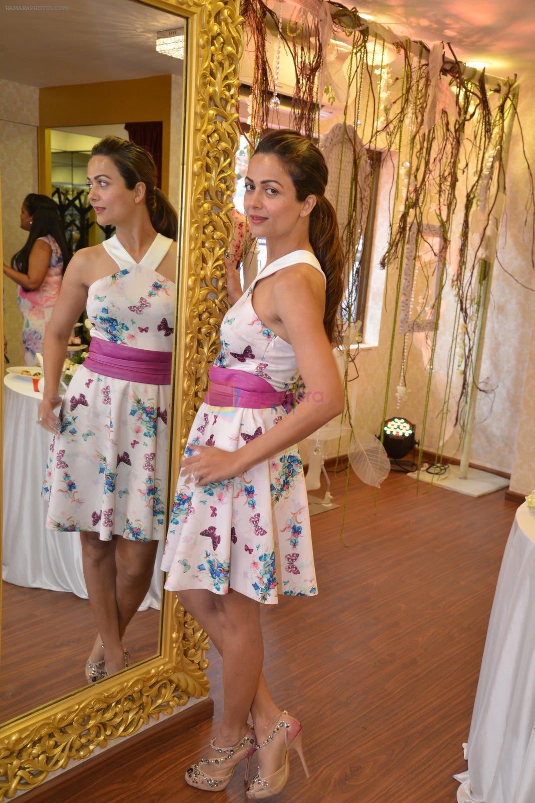 Amrita Arora at Asha Karla's summer 2015 couture collection hosted by Arpita Khan in Juhu, Mumbai on 5th Feb 2015
