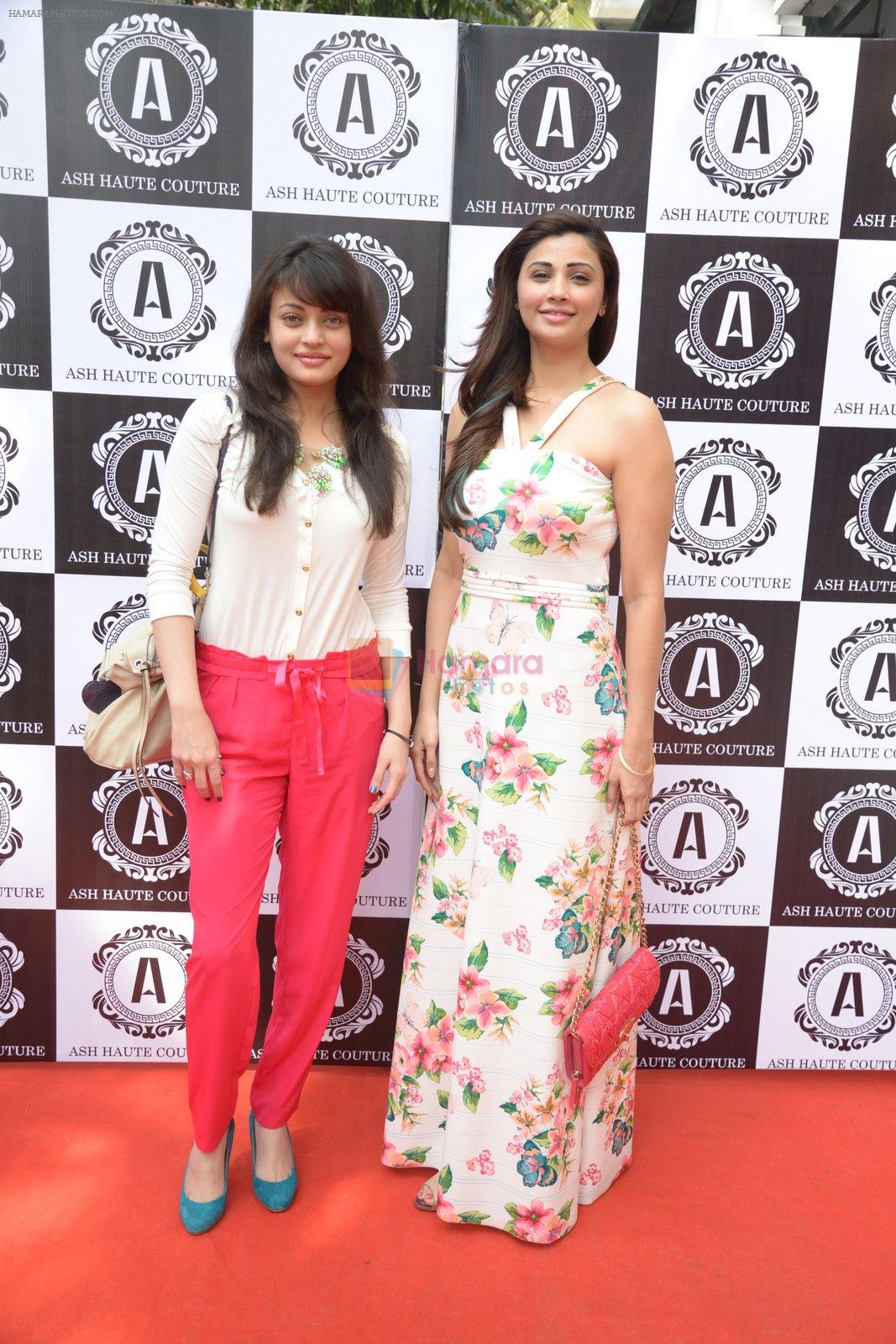 Daisy Shah, Sneha Ullal at Asha Karla's summer 2015 couture collection hosted by Arpita Khan in Juhu, Mumbai on 5th Feb 2015