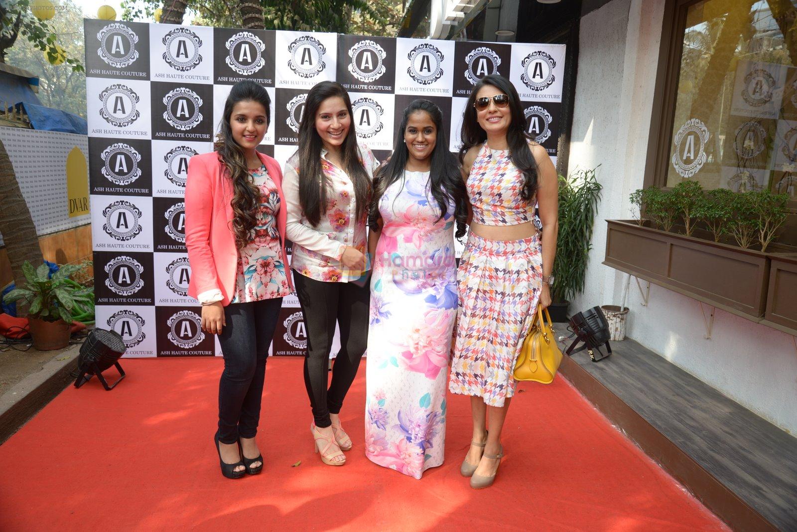 Mini Mathur at Asha Karla's summer 2015 couture collection hosted by Arpita Khan in Juhu, Mumbai on 5th Feb 2015