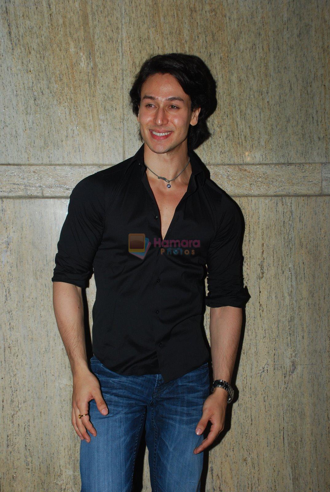 Tiger Shroff at Ahmed Khan's marriage anniversary in Hard Rock Cafe, Mumbai on 7th Feb 2015