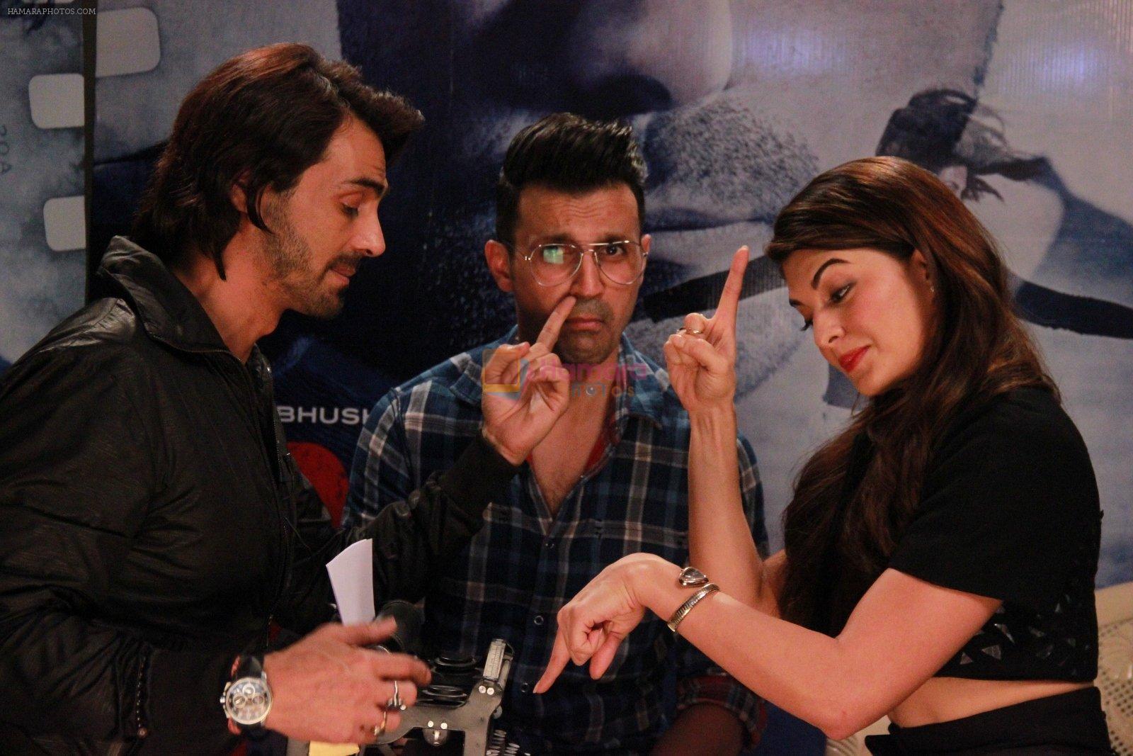 Jacqueline Fernandez, Arjun Rampal promote Roy on 9th Feb 2015