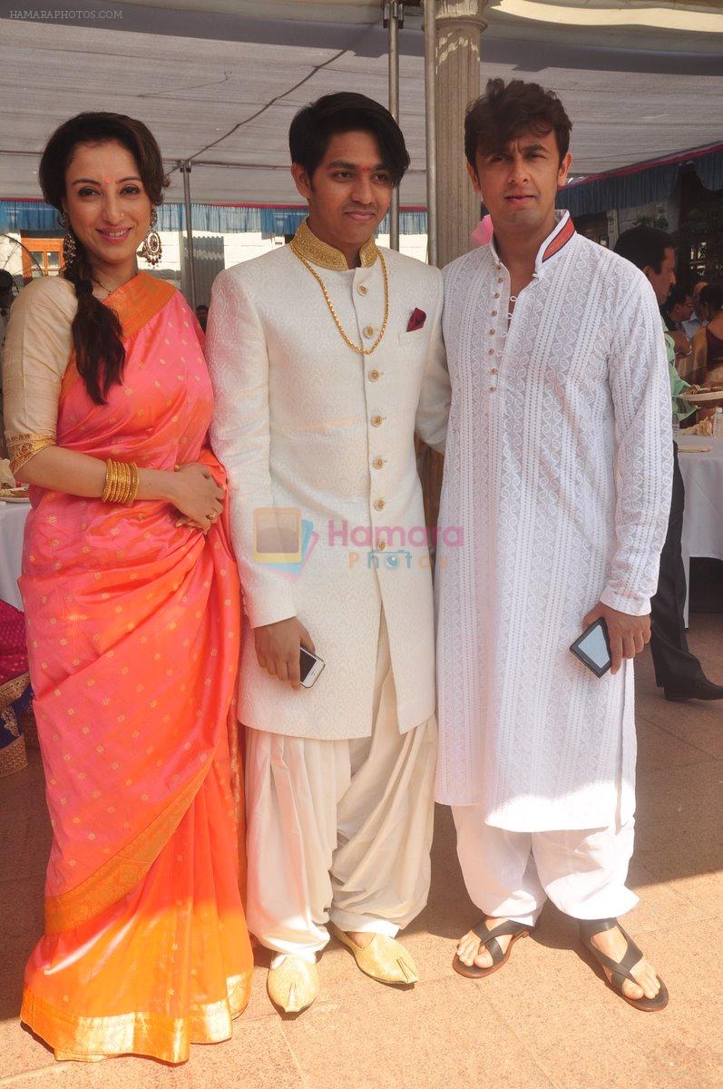 Sonu Nigam, Madhurima Nigam at Rahul Thackeray's wedding ceremony in Mumbai on 9th Feb 2015