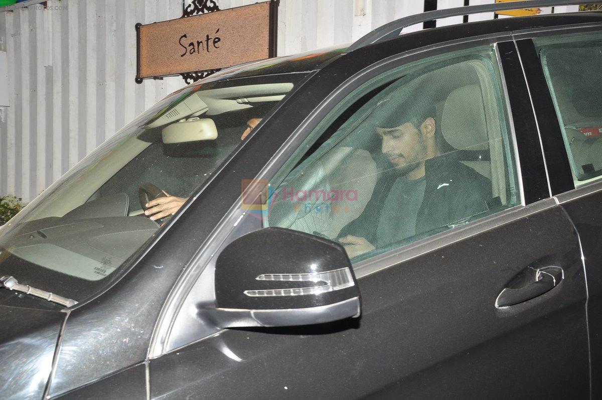 Sidharth Malhotra Snapped in Mumbai on 9th Feb 2015