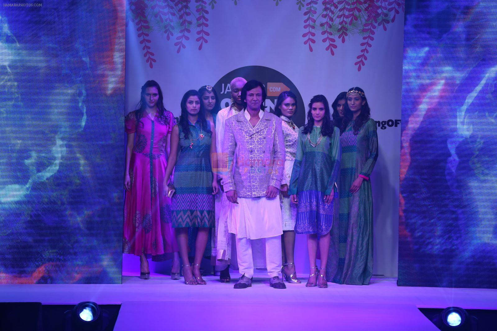 KK Menon and Models for Rahul at JOFW