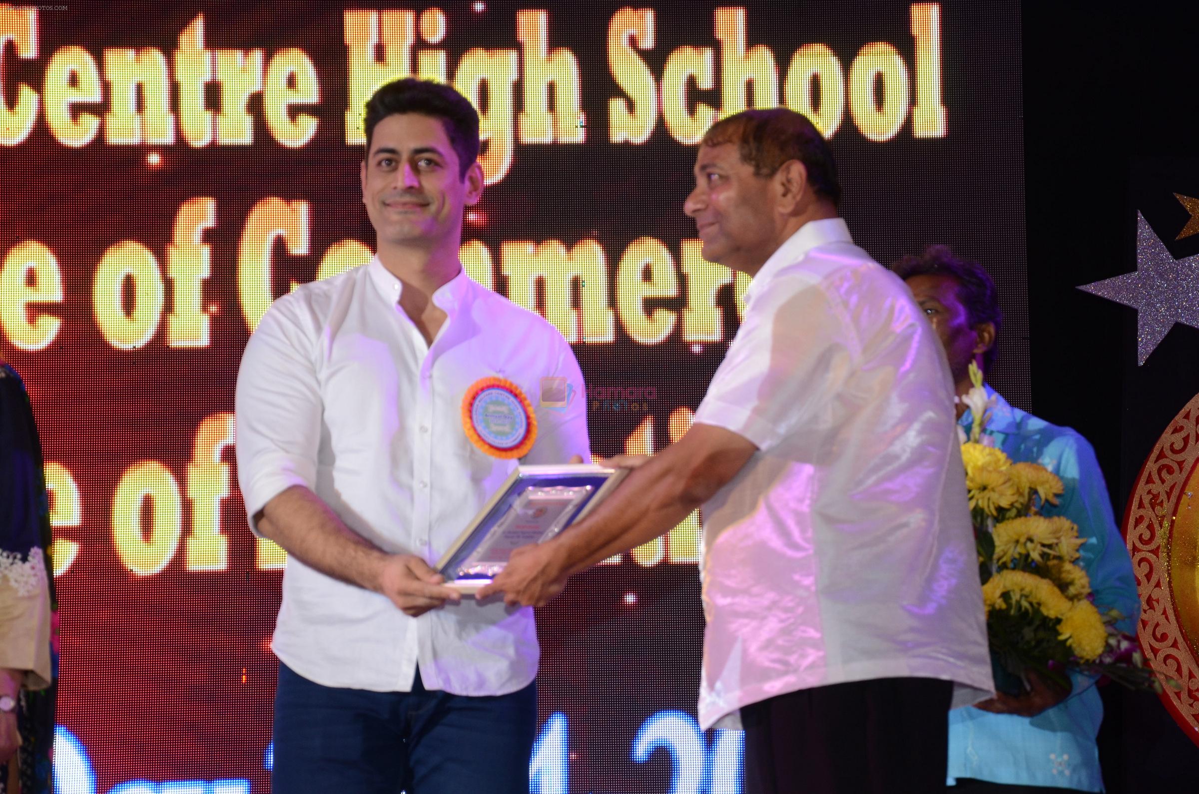 Ajay Kaul with Mohit Raina at the 34th Annual Day Celebration and Prize Distribution Ceremony of Children�s Welfare Centre High School on 14th Feb 2015
