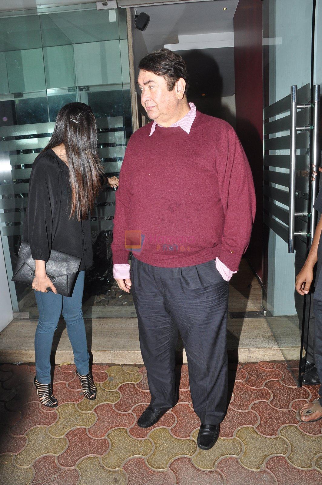 Karisma Kapoor, Randhir Kapoor snapped at Randhir Kapoor Birthday Dinner in Mumbai on 15th Feb 2015