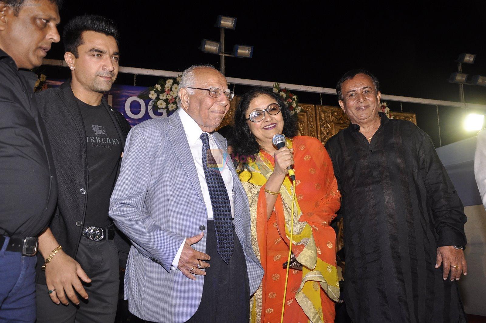 Leena Chandavarkar, Ajaz Khan at Hum Log Awards in Radio Club on 16th Feb 2015