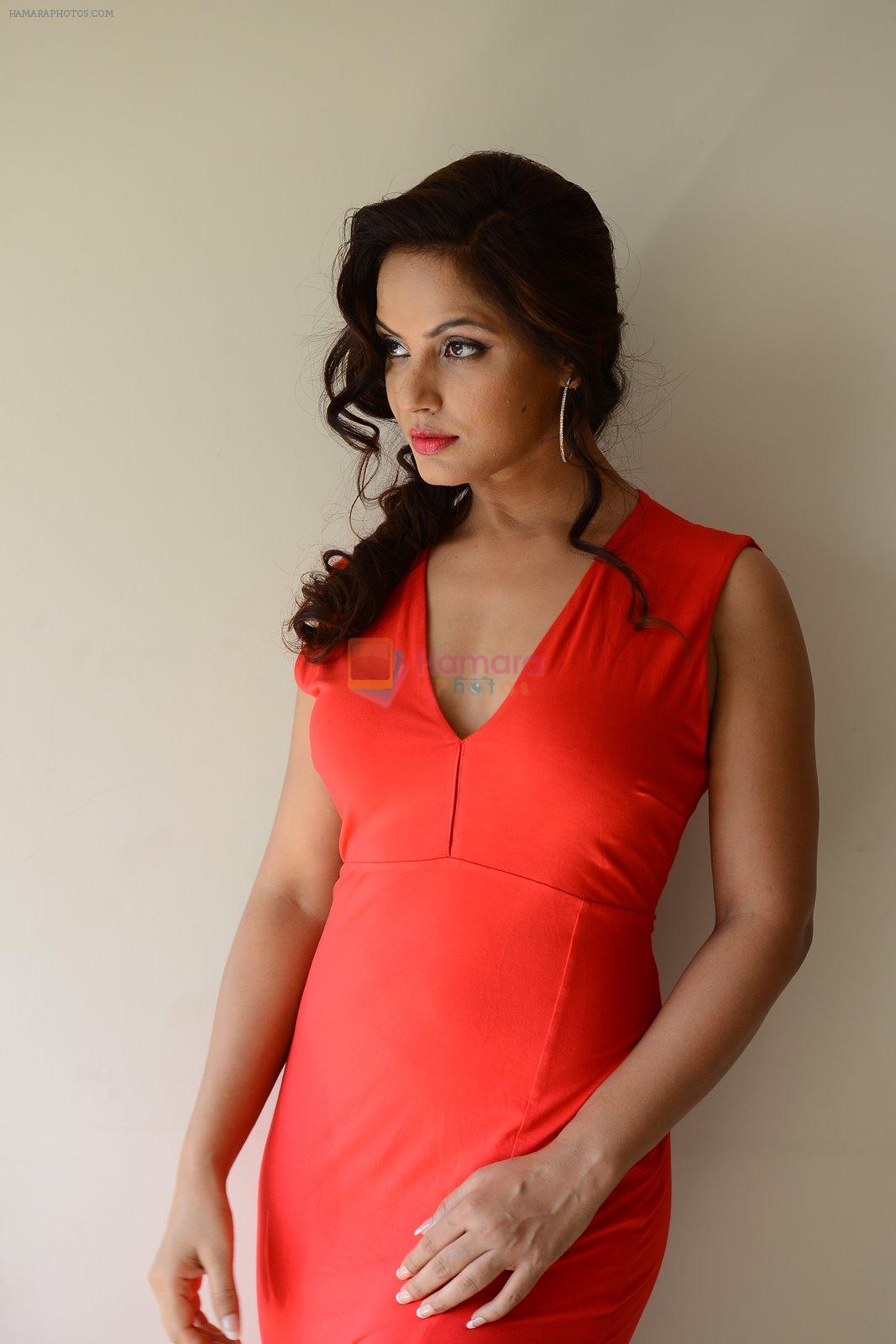 Neetu Chandra photo shoot in Mumbai on 16th Feb 2015