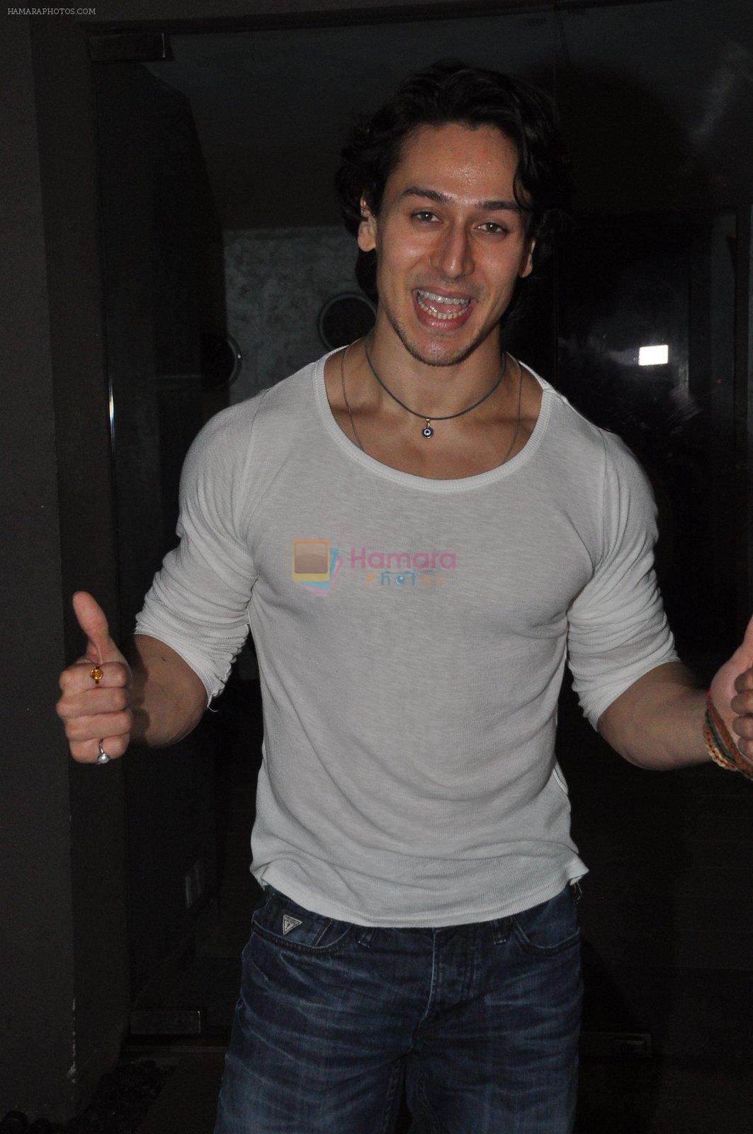 Tiger Shroff snapped with fans in Mumbai on 20th Feb 2015