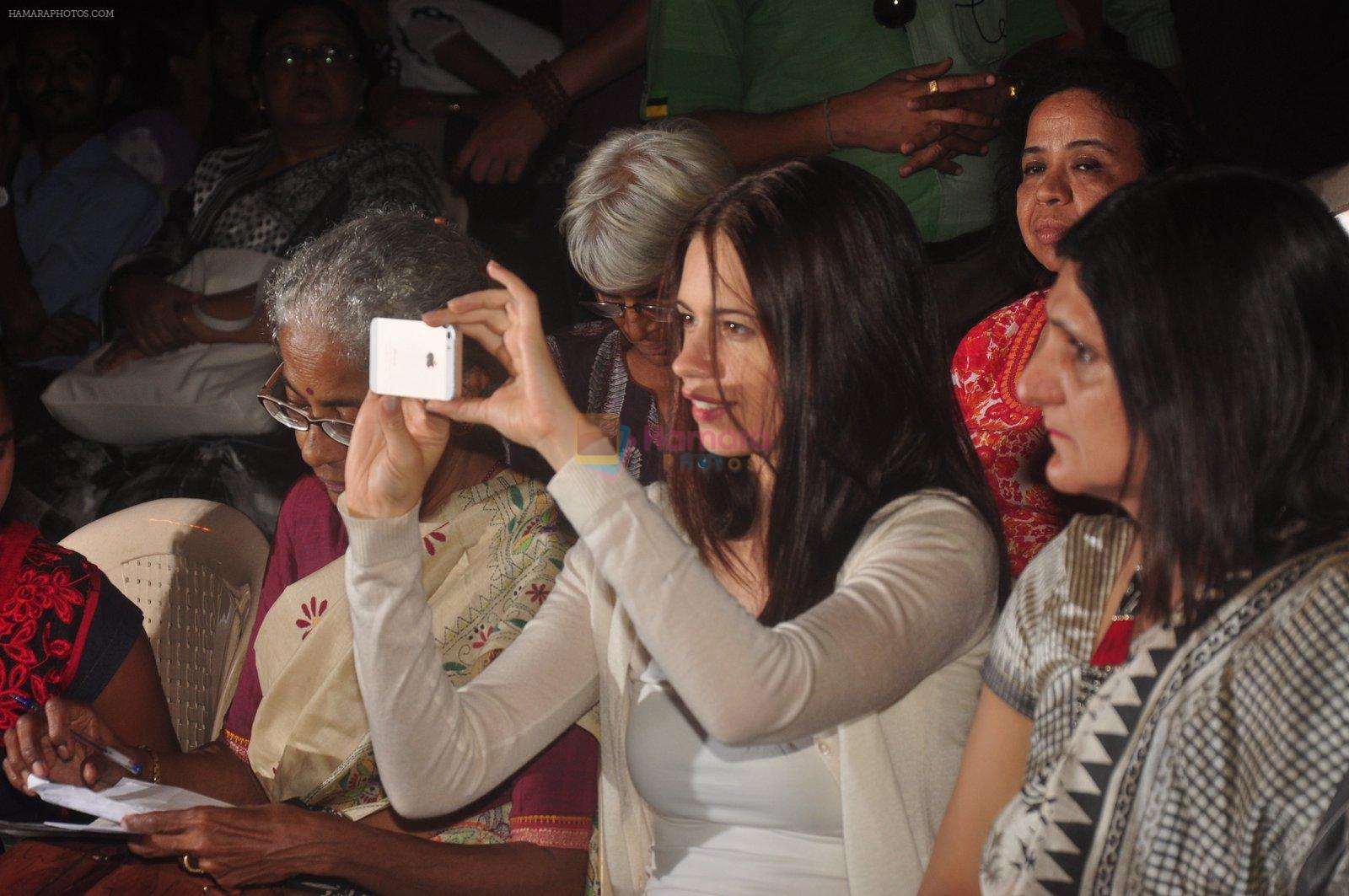 Kalki Koechlin watches Ishqiya Dharavi Style Play in Mumbai on 20th Feb 2015