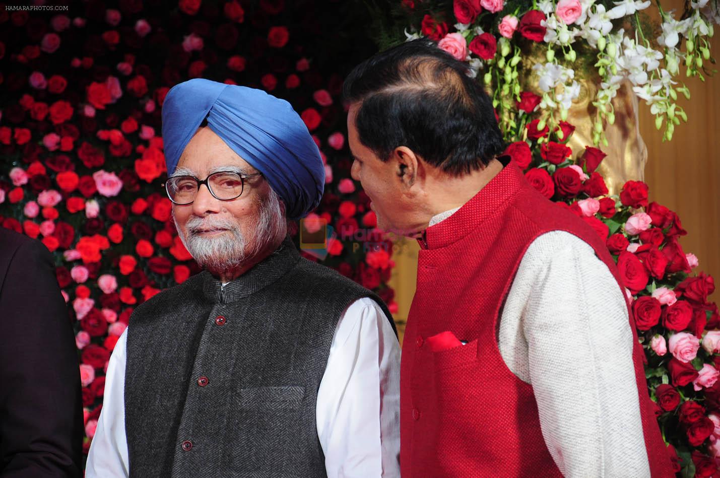 Manmohan Singh at Reddy son wedding reception in Delhi on 21st Feb 2015