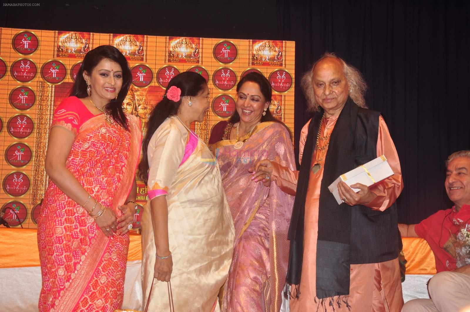 Asha Bhosle, Hema Malini, Pandit Jasraj at Isckon for dr veen amundra's album launch in Mumbai on 22nd Feb 2015