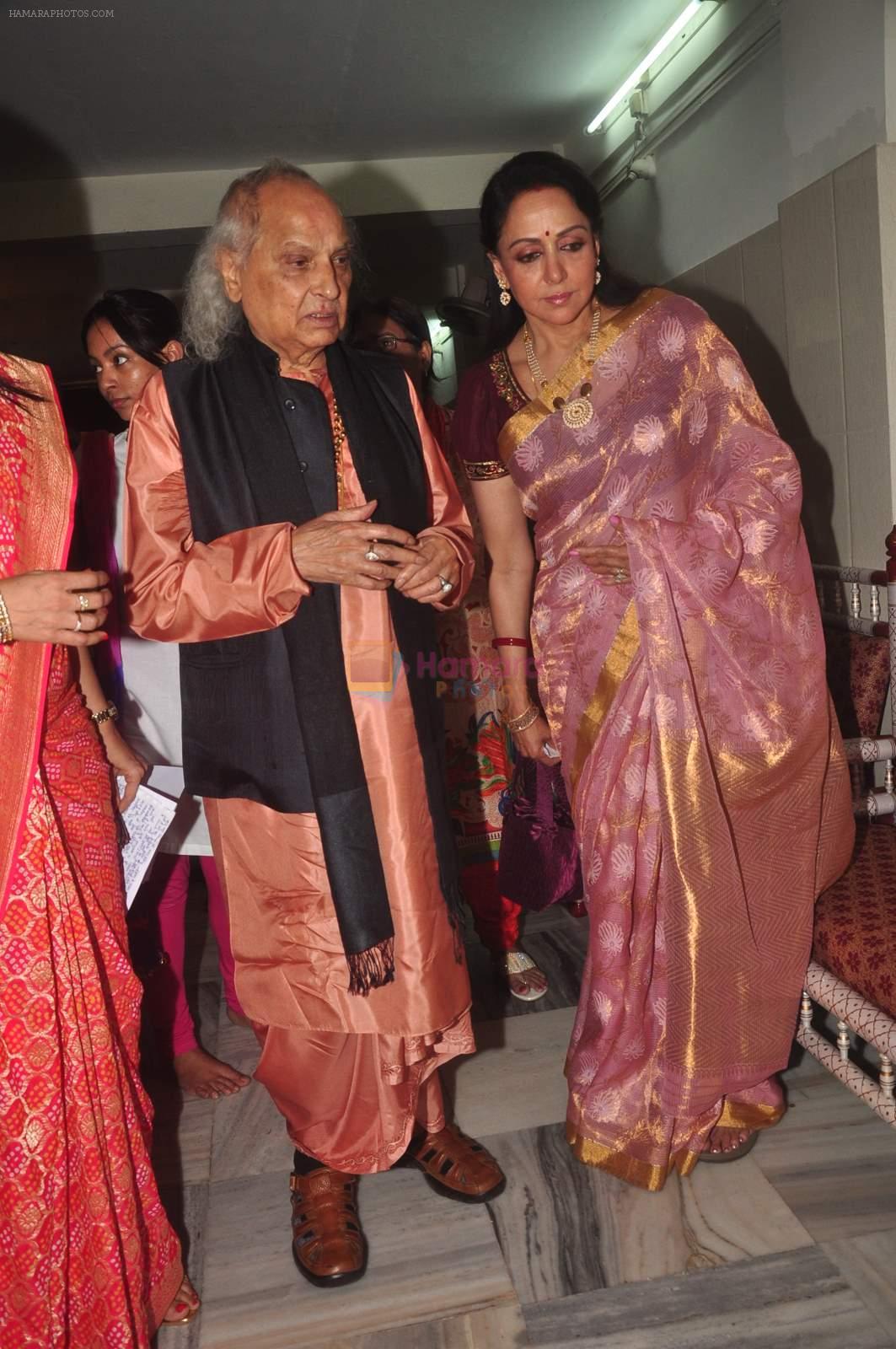 Hema Malini, Pandit Jasraj at Isckon for dr veen amundra's album launch in Mumbai on 22nd Feb 2015