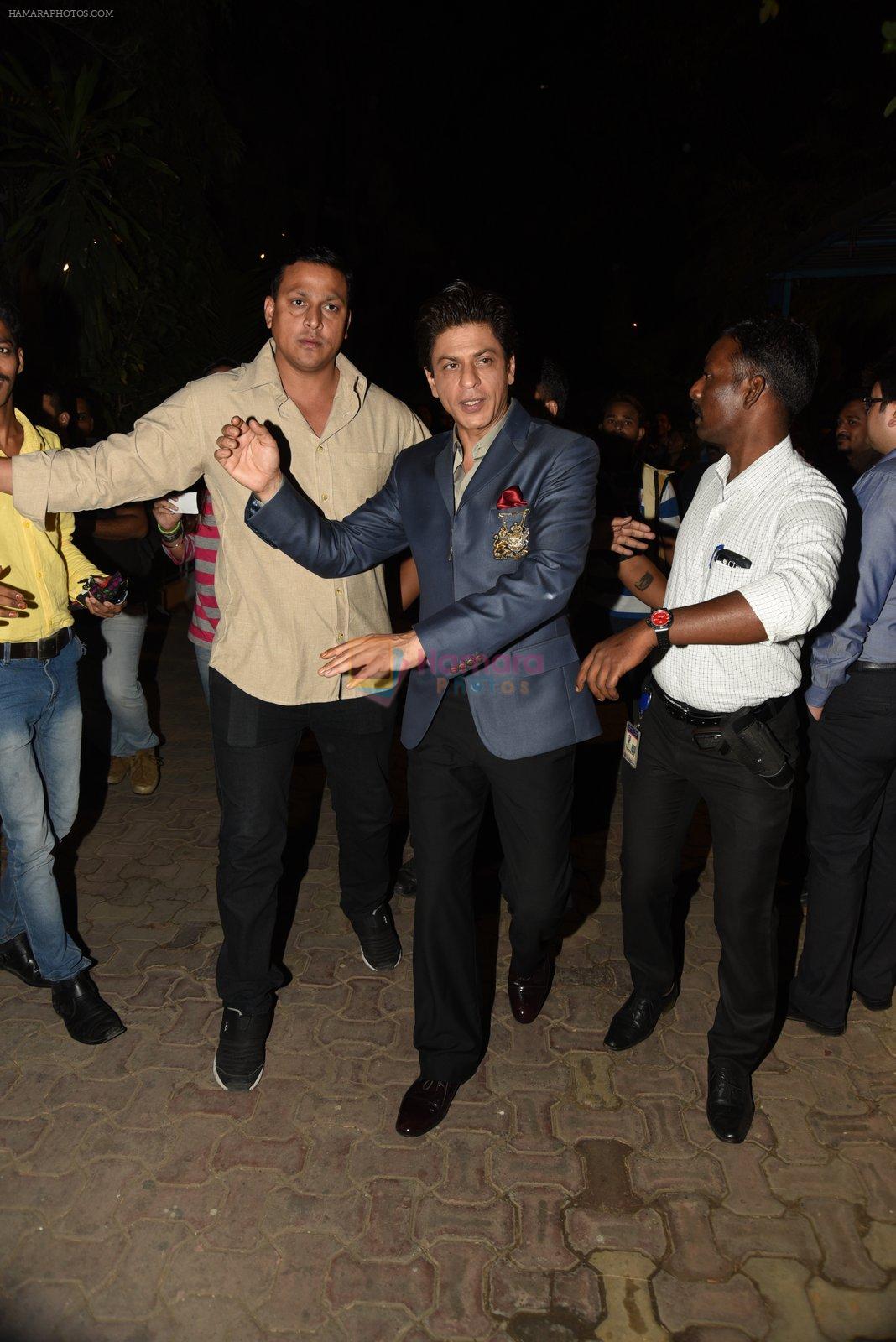 'shahrukh Khan snapped on the sets of India Poochega Sabse Shaana Kaun in Mumbai on 25th Feb 2015