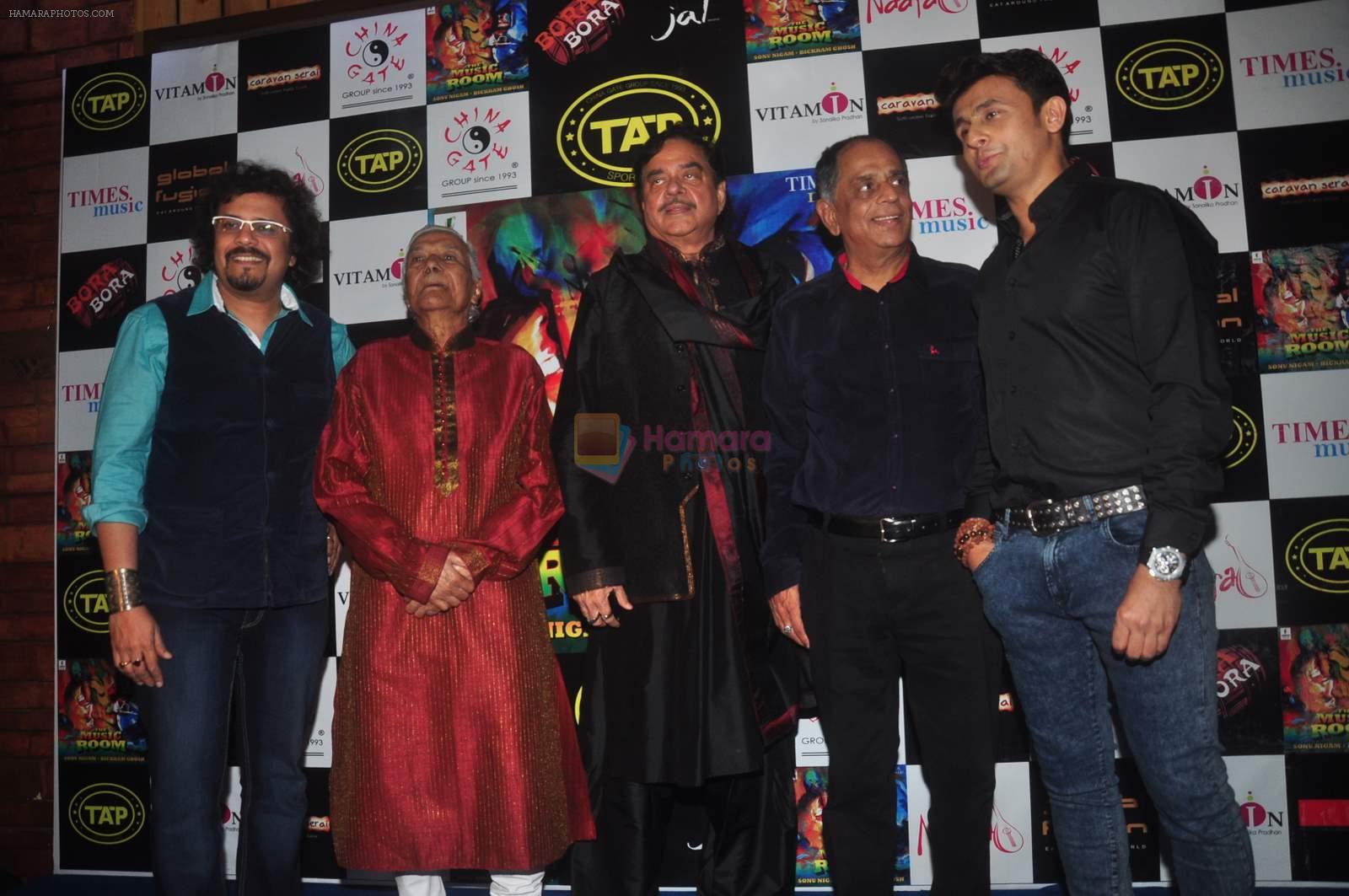 Shatrughan Sinha, Sonu Nigam at Bickram ghosh's album launch in Tap Bar on 25th Feb 2015