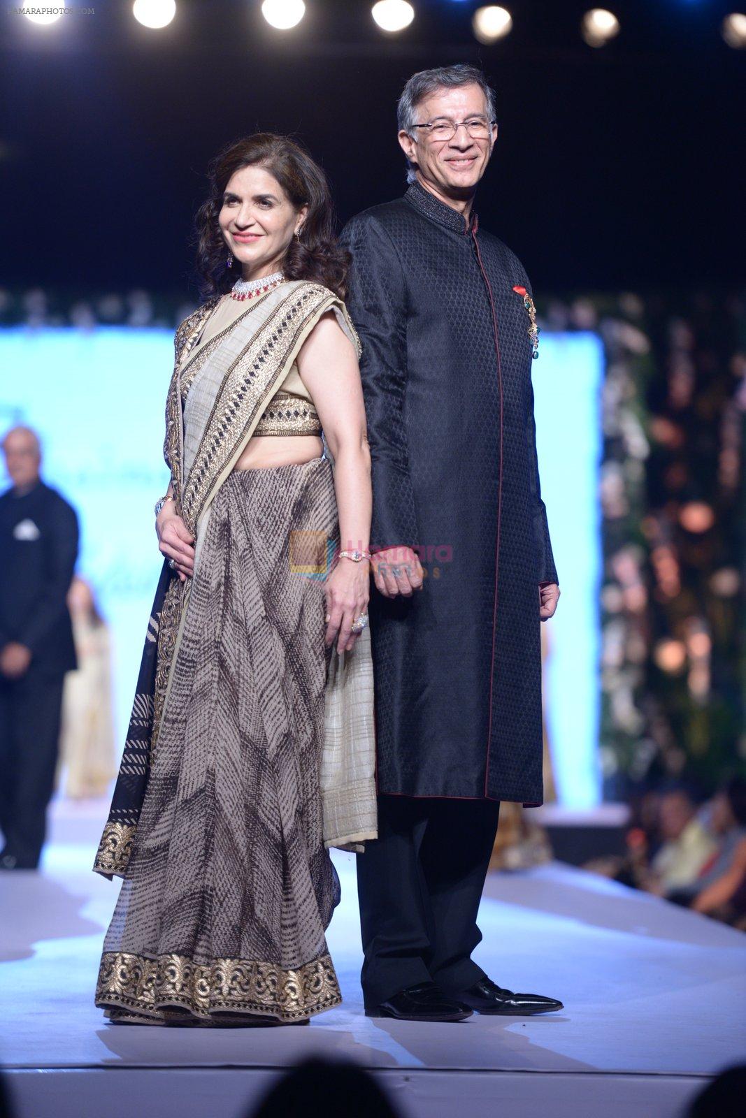 at Shaina NC-Manish Malhotra Pidilite Show for CPAA on 1st March 2015