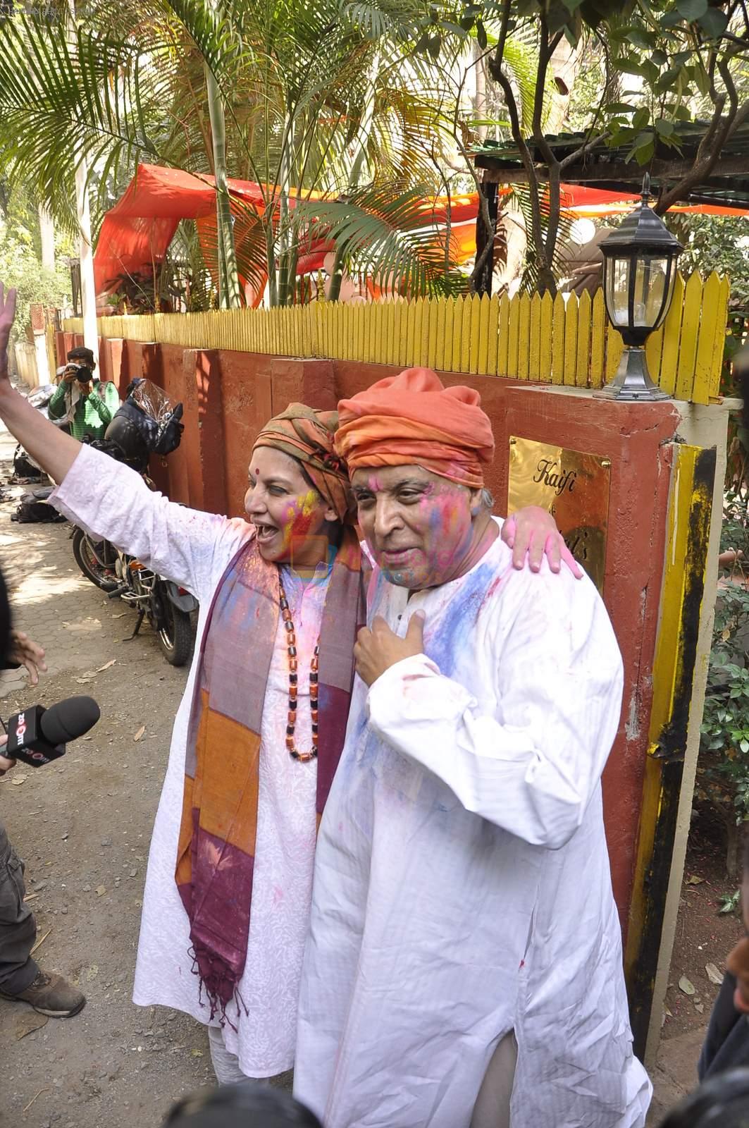 Javed Akhtar, Shabana Azmi at Shabana Azmi's holi bash in Mumbai on 5th March 2015