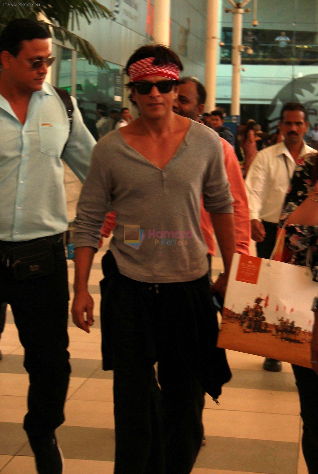Shahrukh Khan returns from Fan Delhi Schedule in Mumbai on 5th March 2015