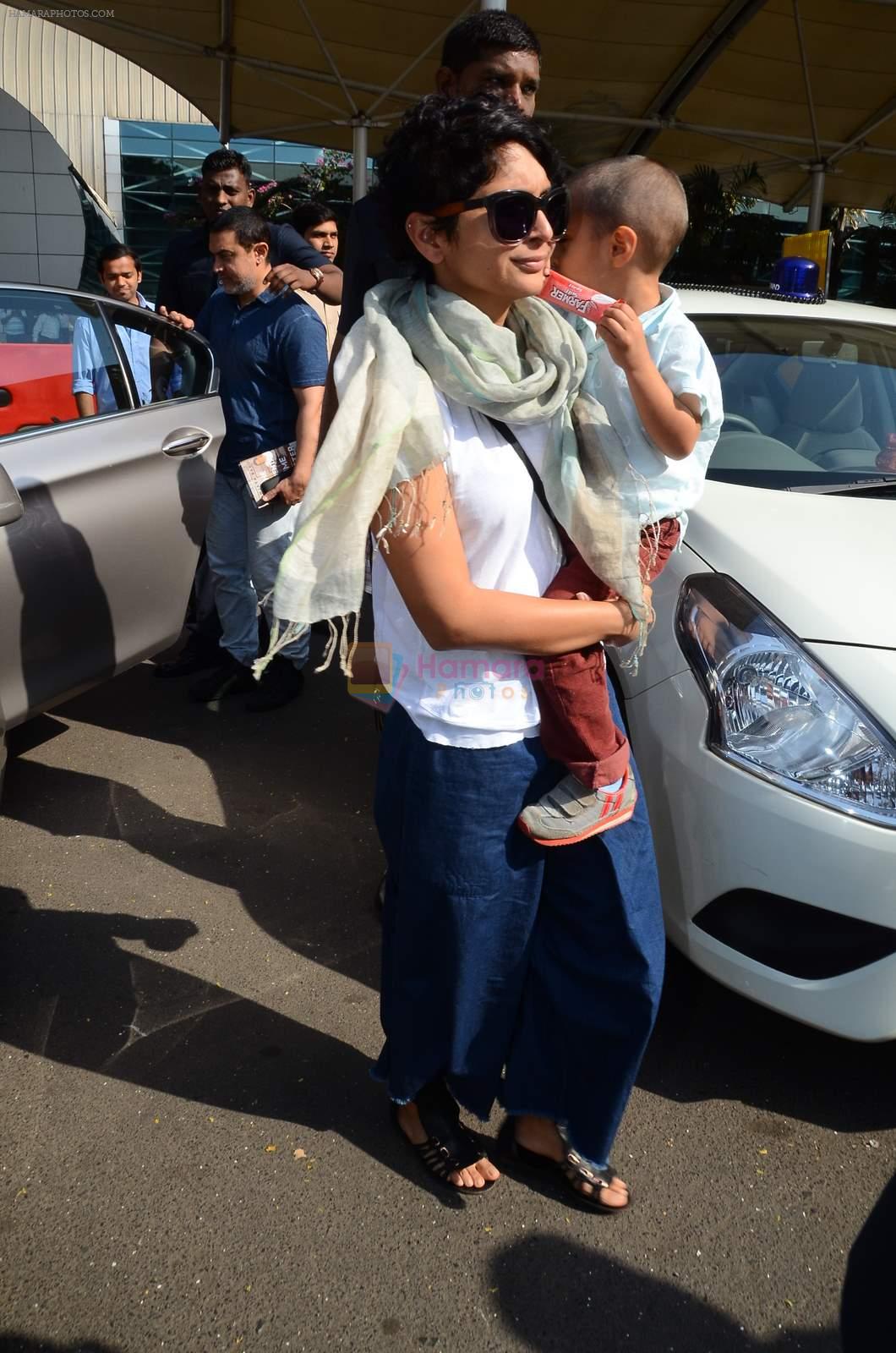 Aamir Kapoor snapped with Kiran Rao and Azad at airport in Mumbai on 8th March 2015