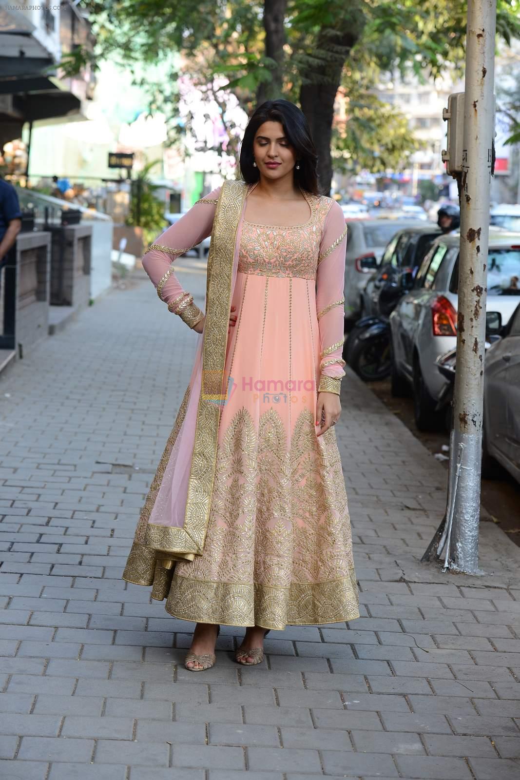 Deeksha Seth at Hue for Shruti Sancheti and Tamanna Punjabi in Huges Road on 13th March 2015