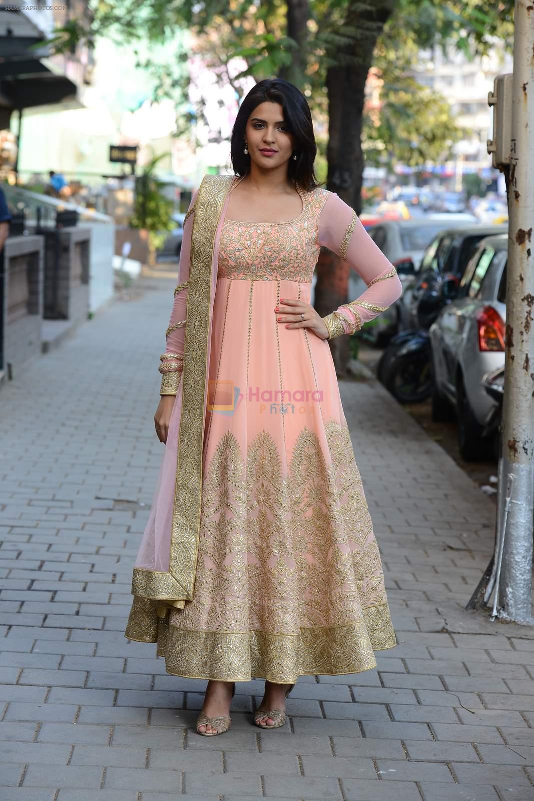 Deeksha Seth at Hue for Shruti Sancheti and Tamanna Punjabi in Huges Road on 13th March 2015
