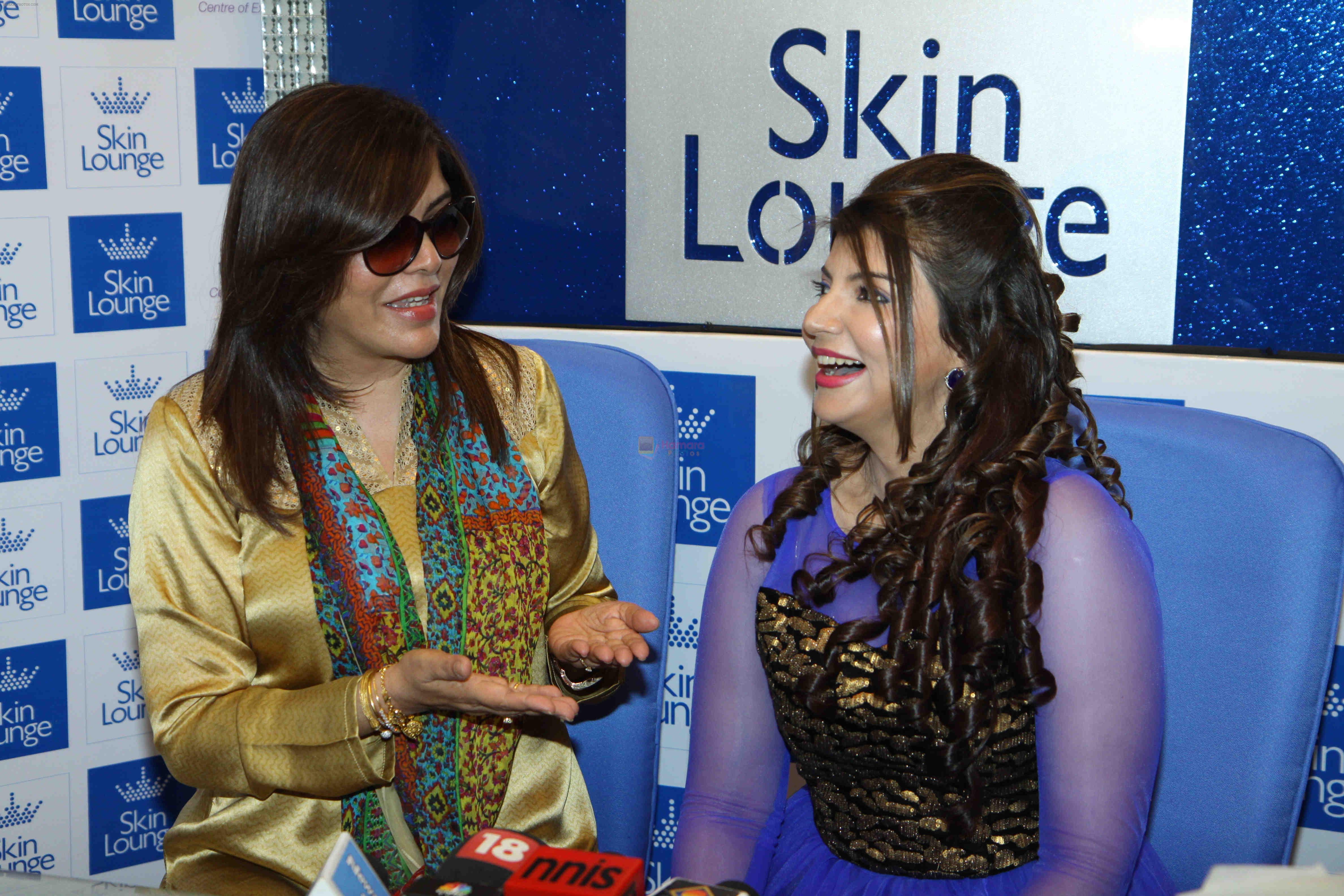 Zeenat Aman inaugurates Dr. Simple Aher's clinic Skin Lounge in Lokhandwala, Andheri West on 15th March 2015