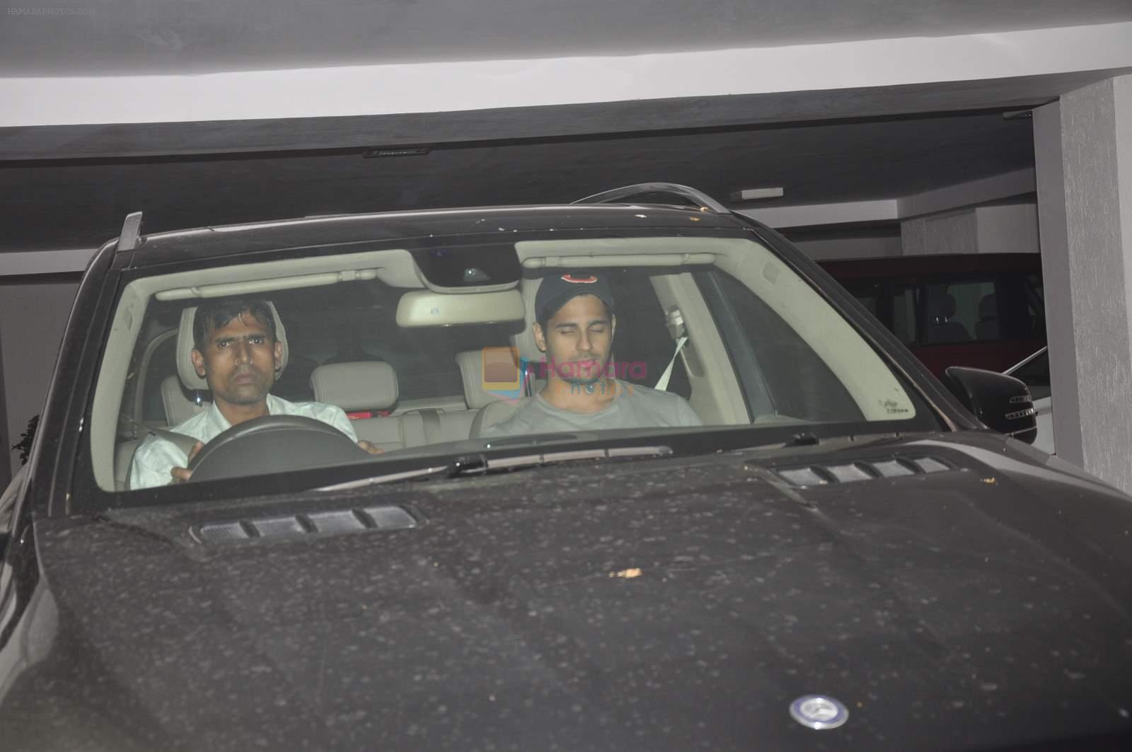 Sidharth Malhotra snapped at Karan's house in Mumbai on 16th March 2015