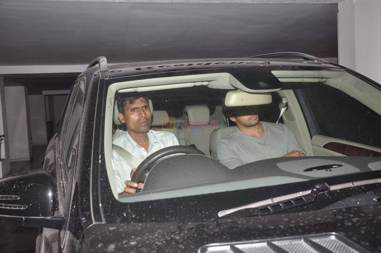 Sidharth Malhotra snapped at Karan's house in Mumbai on 16th March 2015