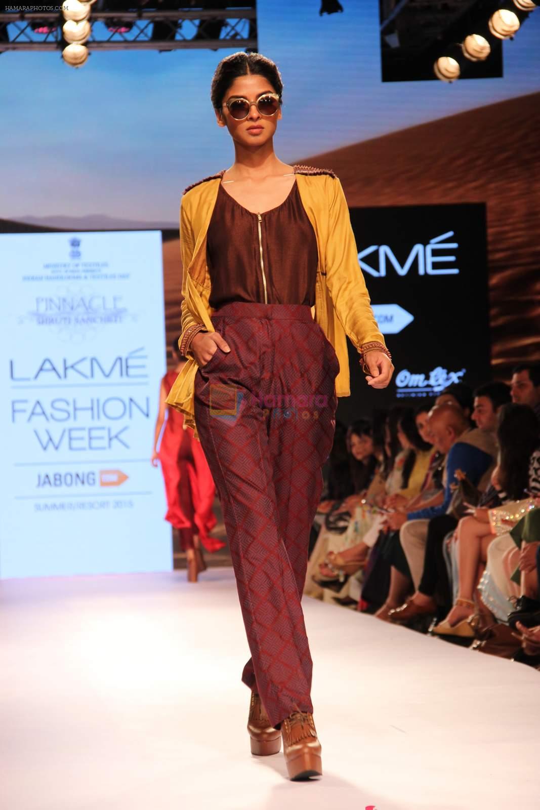 Model walks the ramp for Shruti Sancheti Show at Lakme Fashion Week 2015 Day 2 on 19th March 2015