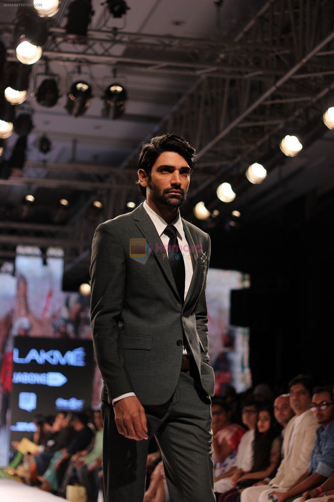 Model walks the ramp for Raghavendra Rathore Show at Lakme Fashion Week 2015 Day 2 on 19th March 2015