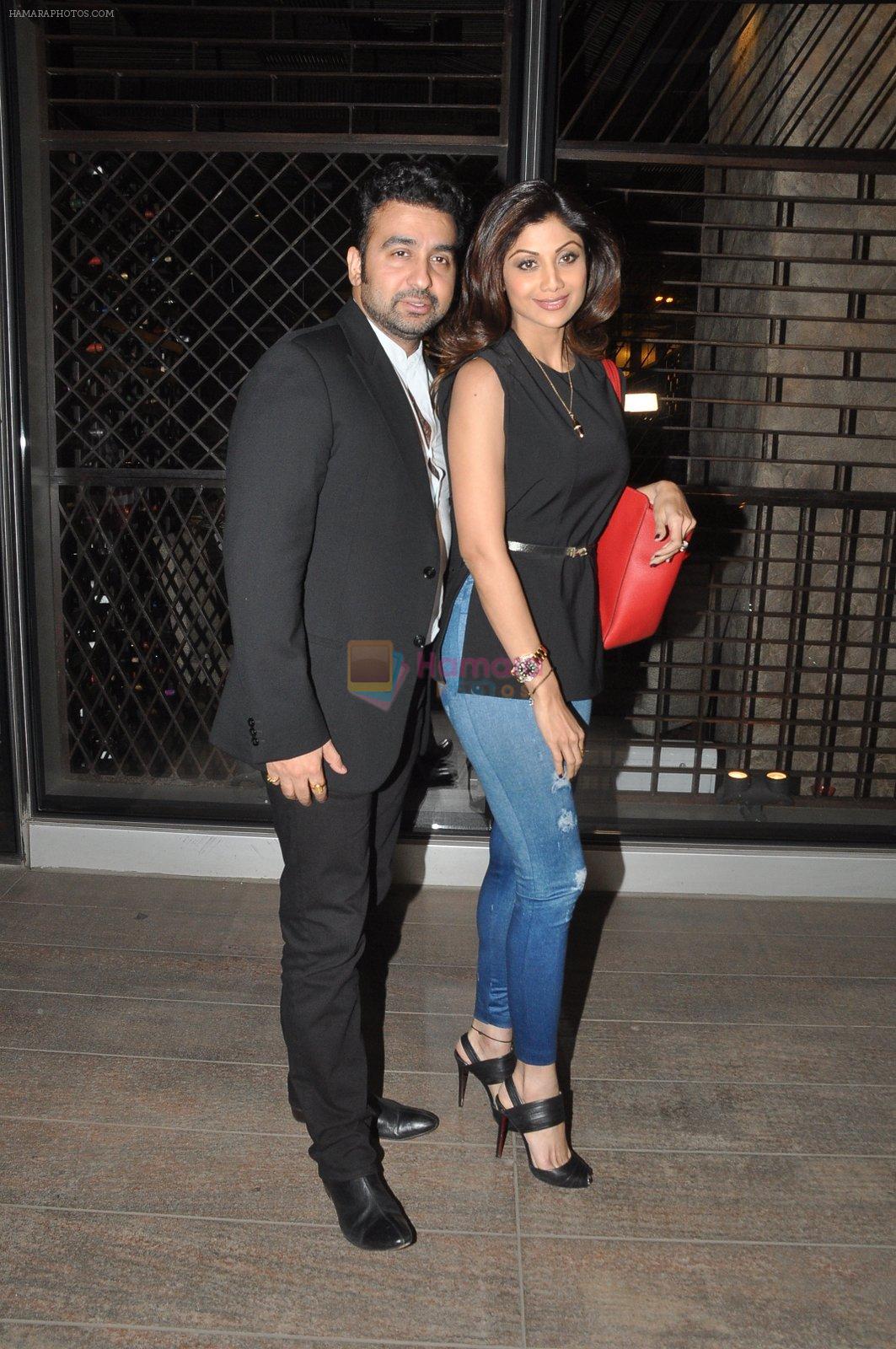 Shilpa Shetty & Raj Kundra snapped in Bandra post dinner_ in Mumbai on 20th March 2015