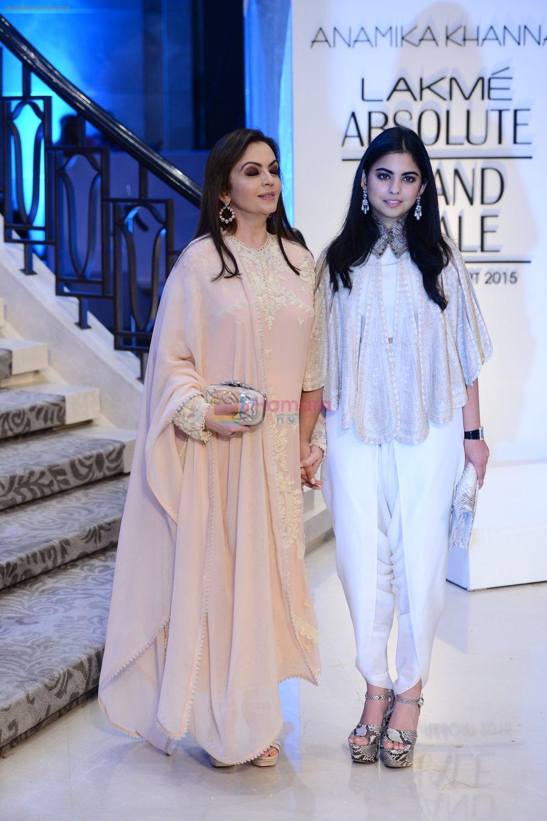 Nita Ambani at Anamika Khanna Grand Finale Show at Lakme Fashion Week 2015 Day 5 on 22nd March 2015