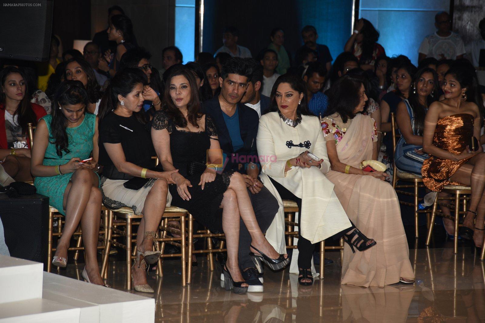 Simi Garewal at Anamika Khanna Grand Finale Show at Lakme Fashion Week 2015 Day 5 on 22nd March 2015
