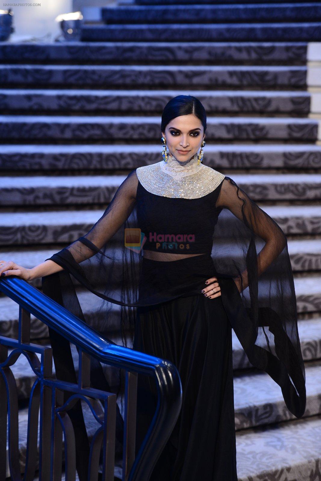 Deepika Padukone at Anamika Khanna Grand Finale Show at Lakme Fashion Week 2015 Day 5 on 22nd March 2015