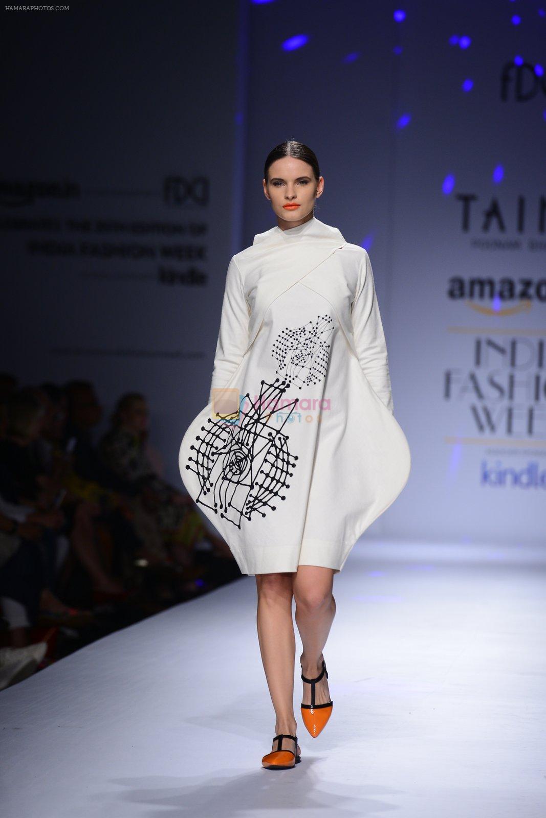Model walk the ramp for Poonam Bhagat on day 4 of Amazon India Fashion Week on 28th March 2015