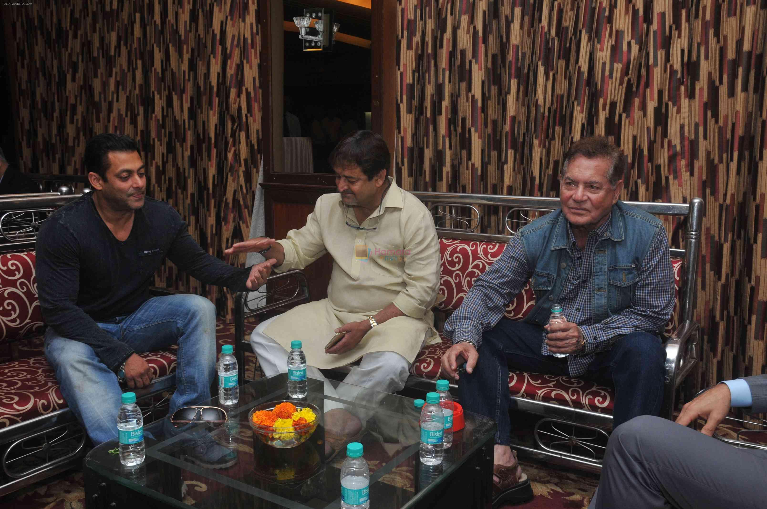 Salman Khan meets Raj Thackeray to discuss on Mumbai City on 28th March 2015