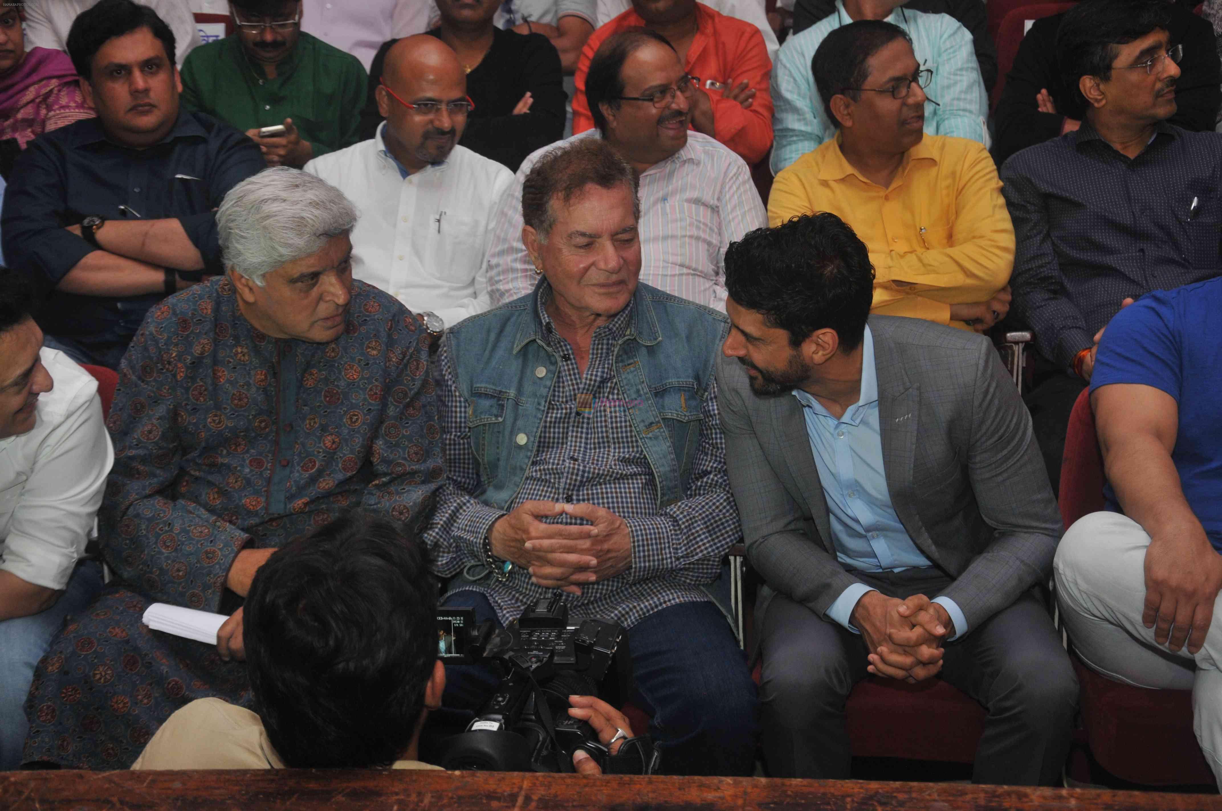 Salim Khan, Farhan Akhtar, Javed Akhtar meets Raj Thackeray to discuss on Mumbai City on 28th March 2015