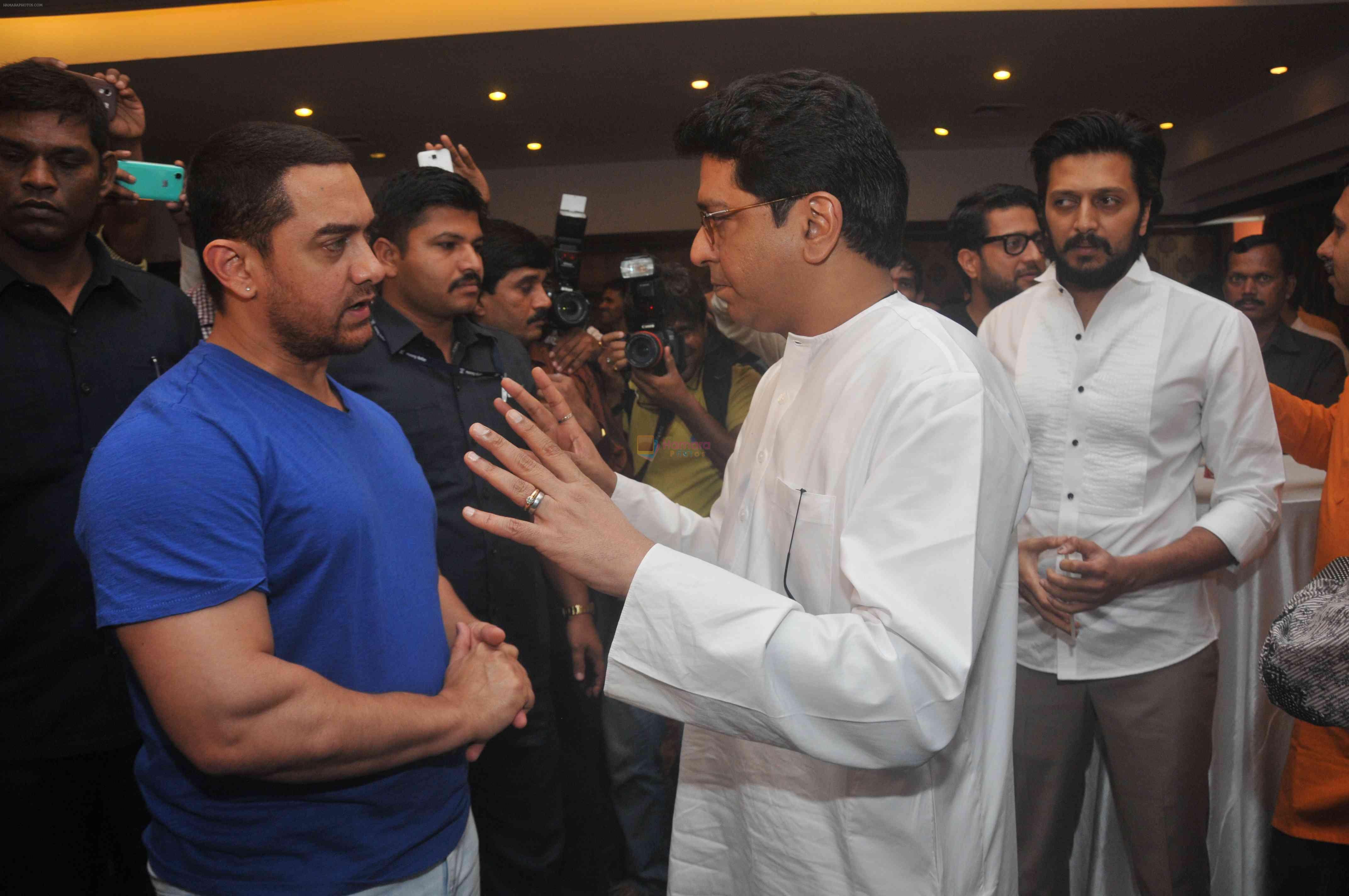 Aamir Khan meets Raj Thackeray to discuss on Mumbai City on 28th March 2015