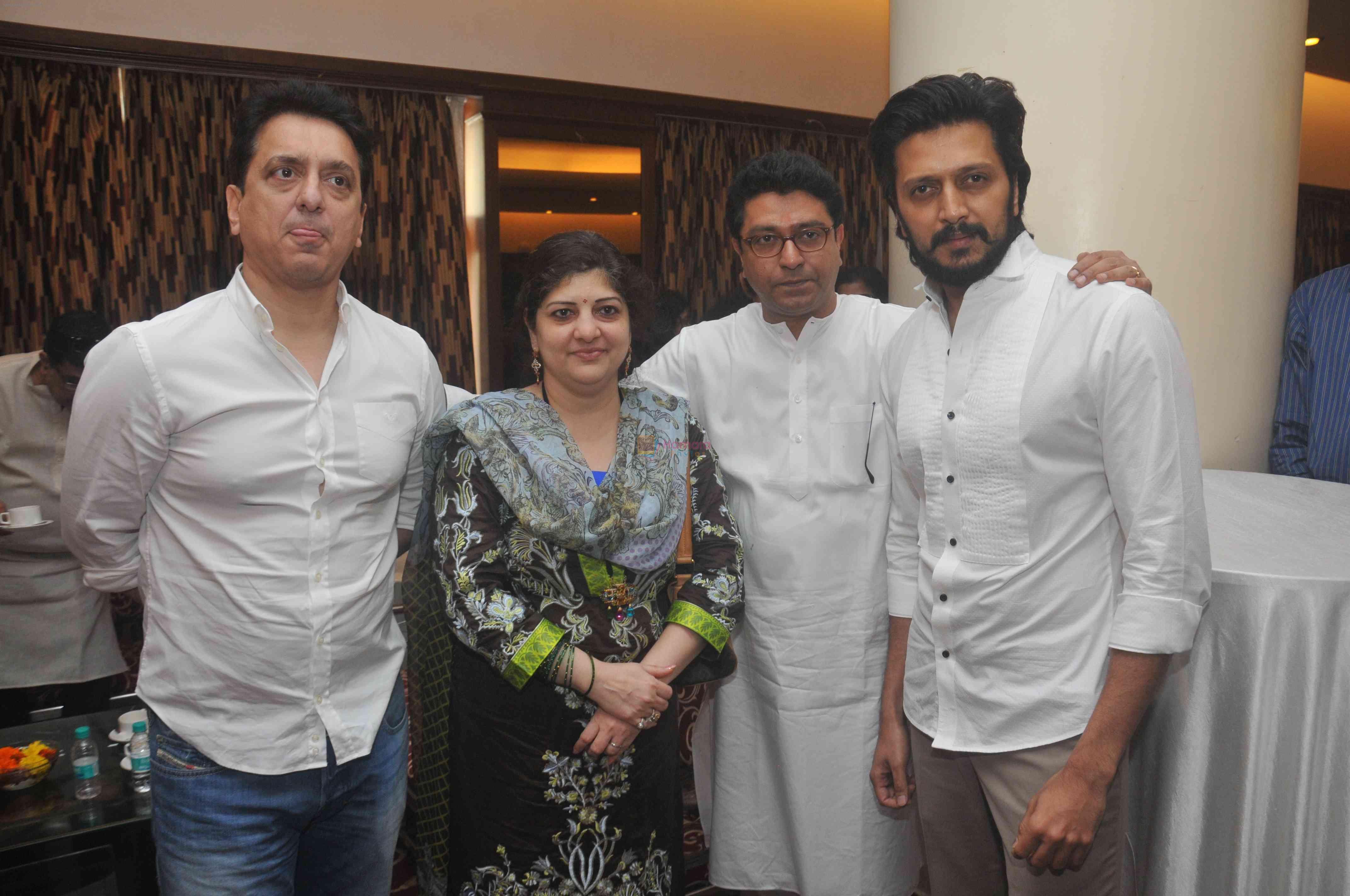 Sajid Nadiadwala, Riteish Deshmukh meets Raj Thackeray to discuss on Mumbai City on 28th March 2015