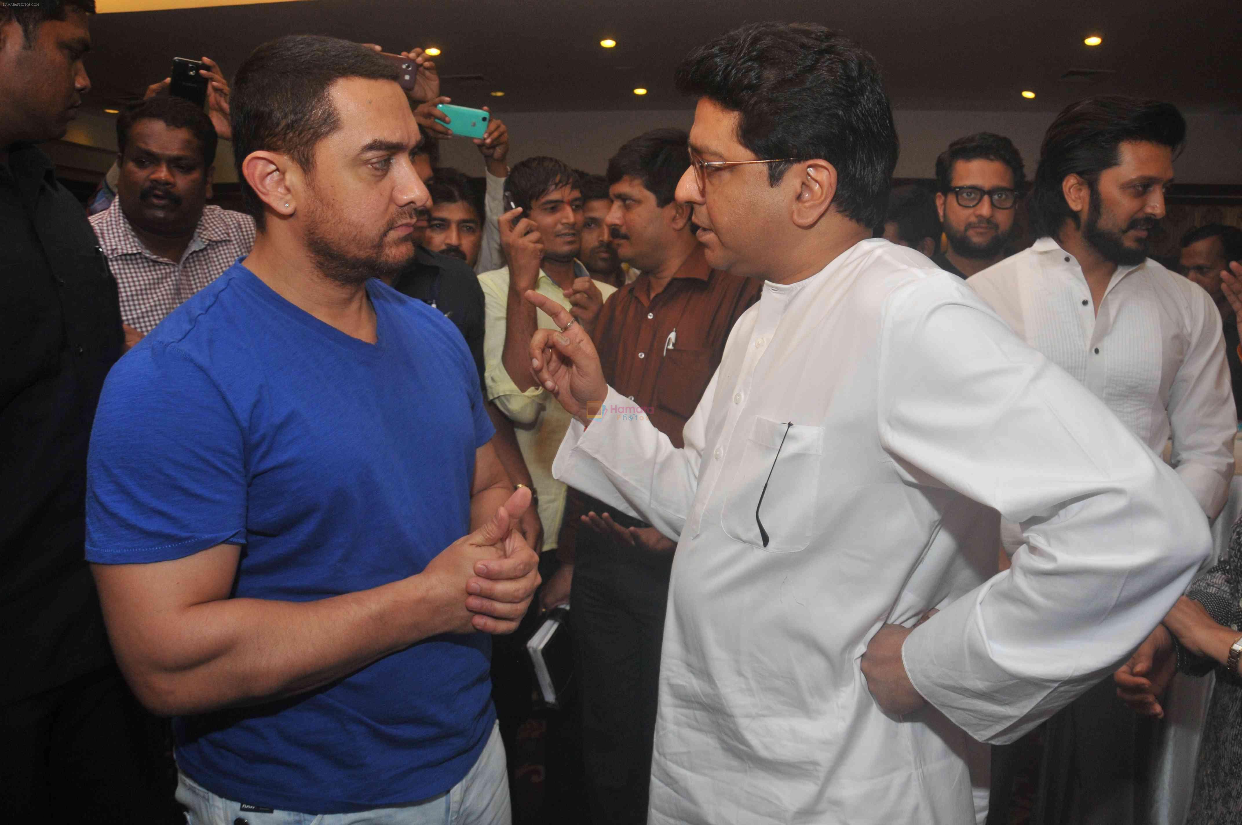 Aamir Khan meets Raj Thackeray to discuss on Mumbai City on 28th March 2015