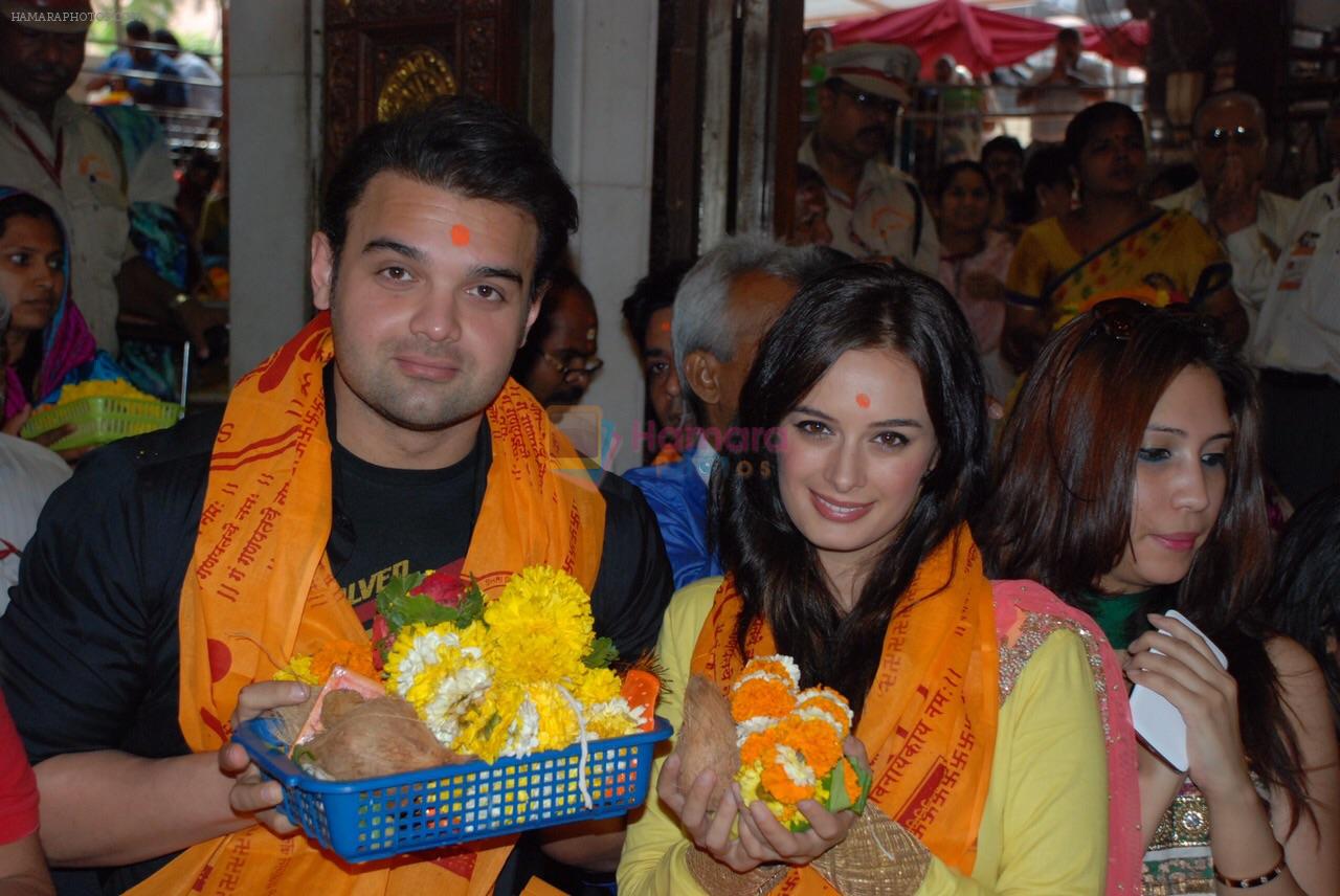 Mahaakshay Chakraborty, Evelyn Sharma Seeks Bappa's Blessings for Ishqedarriyaan in Siddhivinayak temple, Mumbai on 31st March 2015