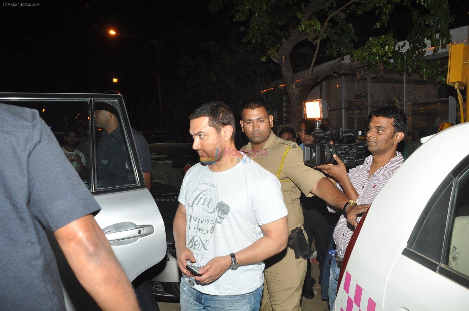Aamir Khan's dinner out with his family and kids in Mumbai on 2nd April 2015