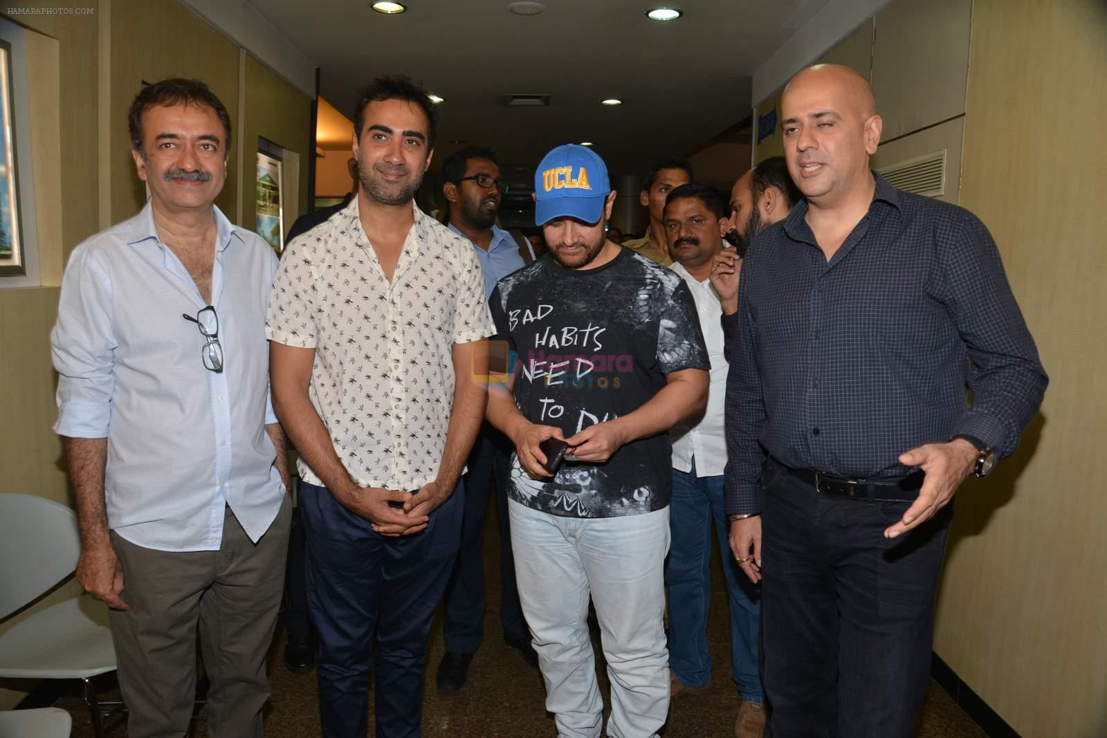 Aamir Khan, Rajkumar Hirani, Ranvir Shorey at Ashvin Gidwani's 50th Show 2 to Tango 3 to Jive in Bhaidas Hall on 4th April 2015