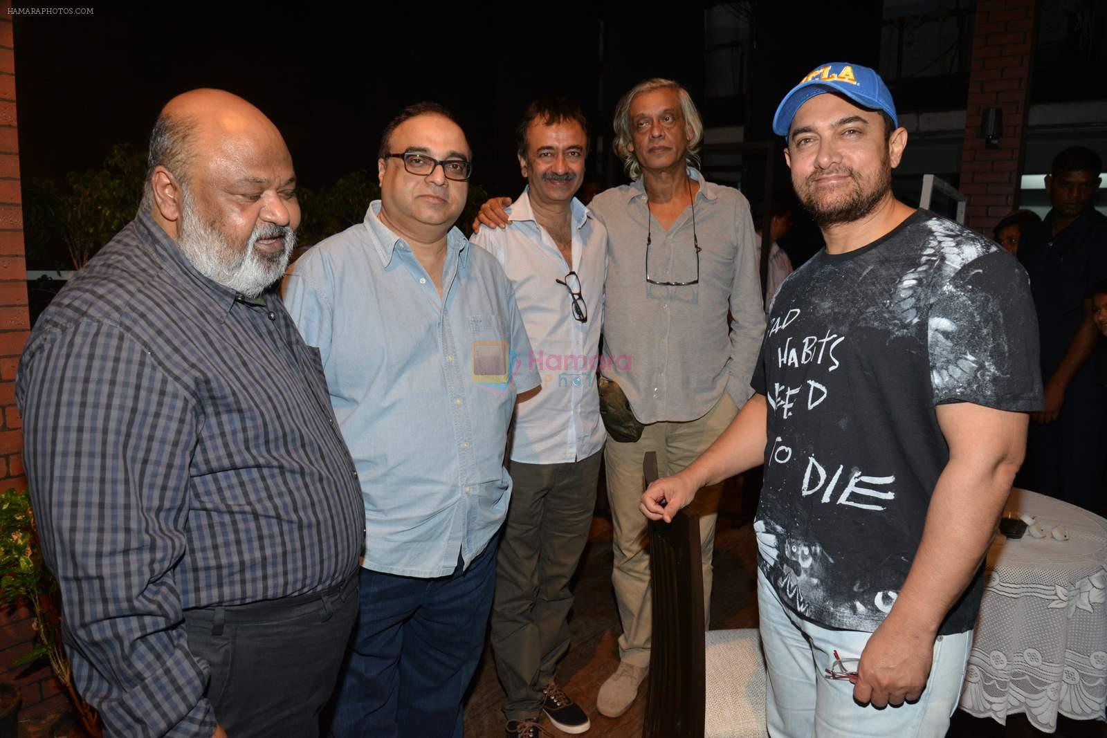 Aamir Khan, Saurabh Shukla , Sudhir Mishra, Rajkumar Hirani, Rajkumar Santoshi at Ashvin Gidwani's 50th Show 2 to Tango 3 to Jive in Bhaidas Hall on 4th April 2015