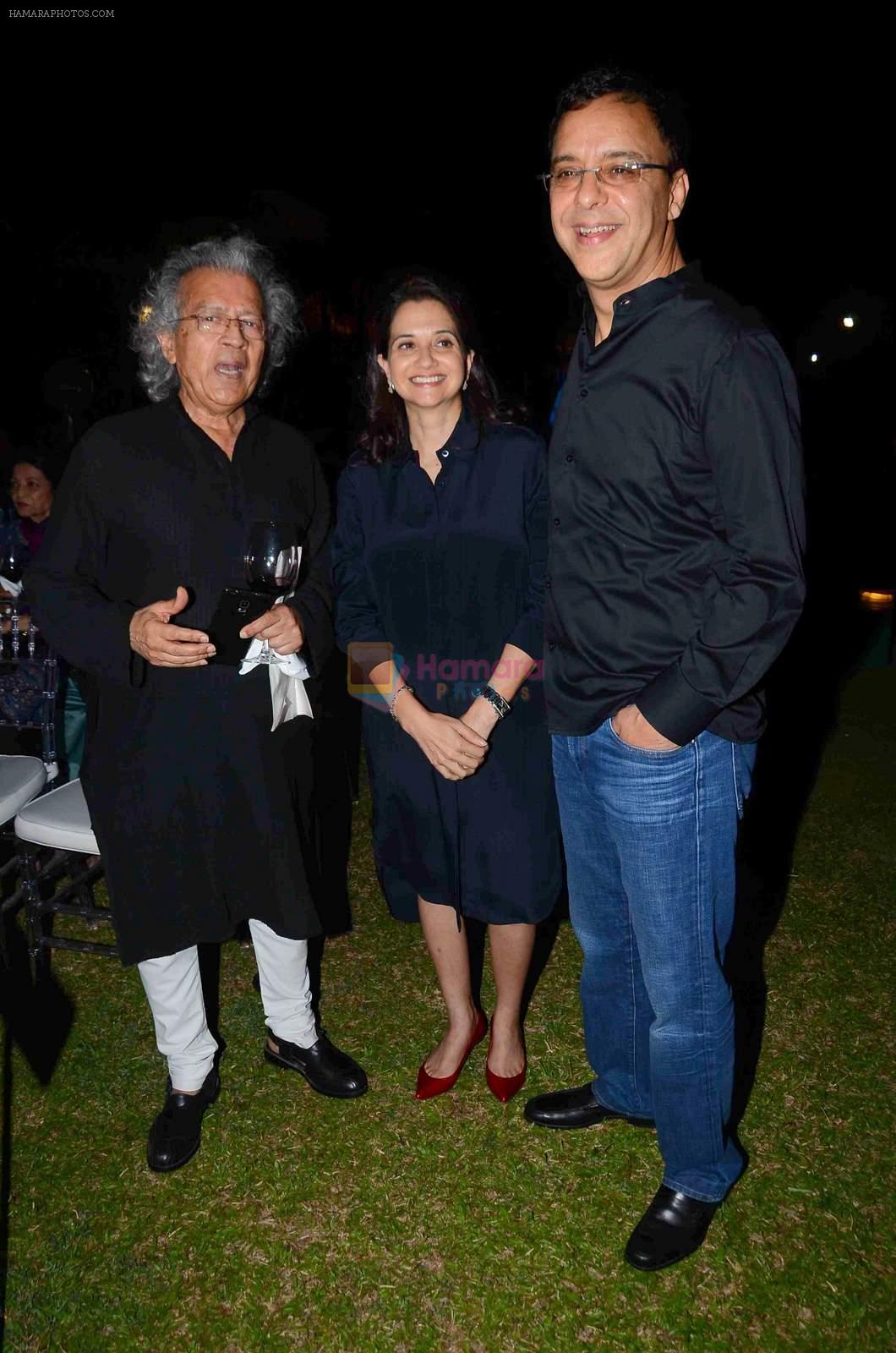 Anil Dharker, Vidhu Vinod Chopra  at Anupama Chopra's book The Front Row in Taj Lands End, Mumbai on 7th April 2015