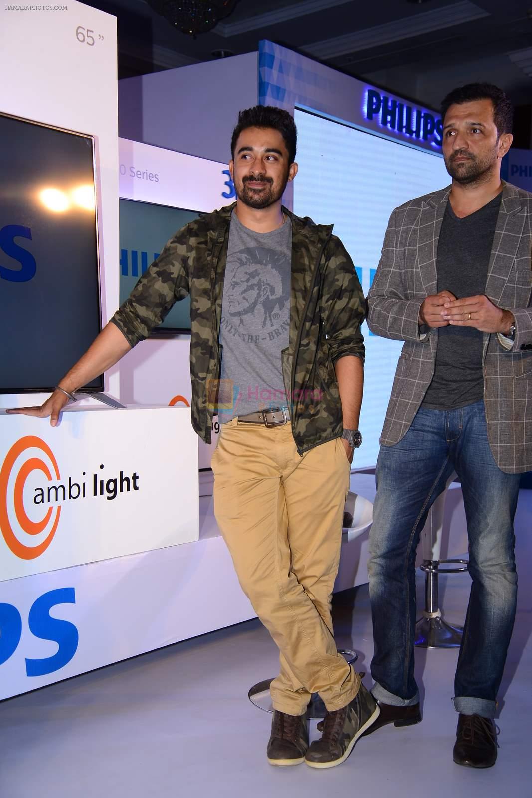 Atul Kasbekar, Rannvijay Singh endorse new 4k TV in Bandra, Mumbai on 7th April 2015
