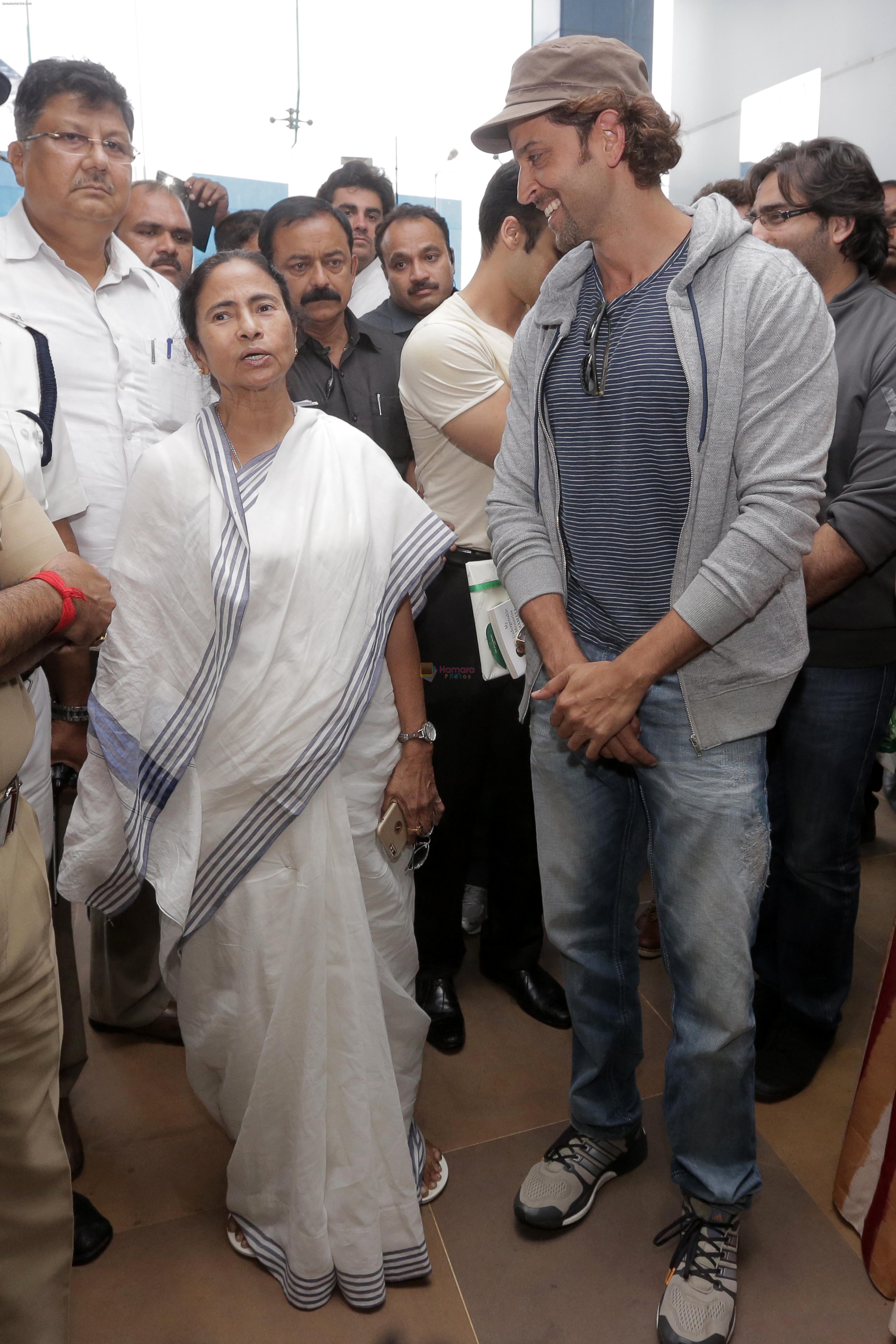 Hrithik Roshan with Mamta Banerjee in Kolkata on 7th April 2015