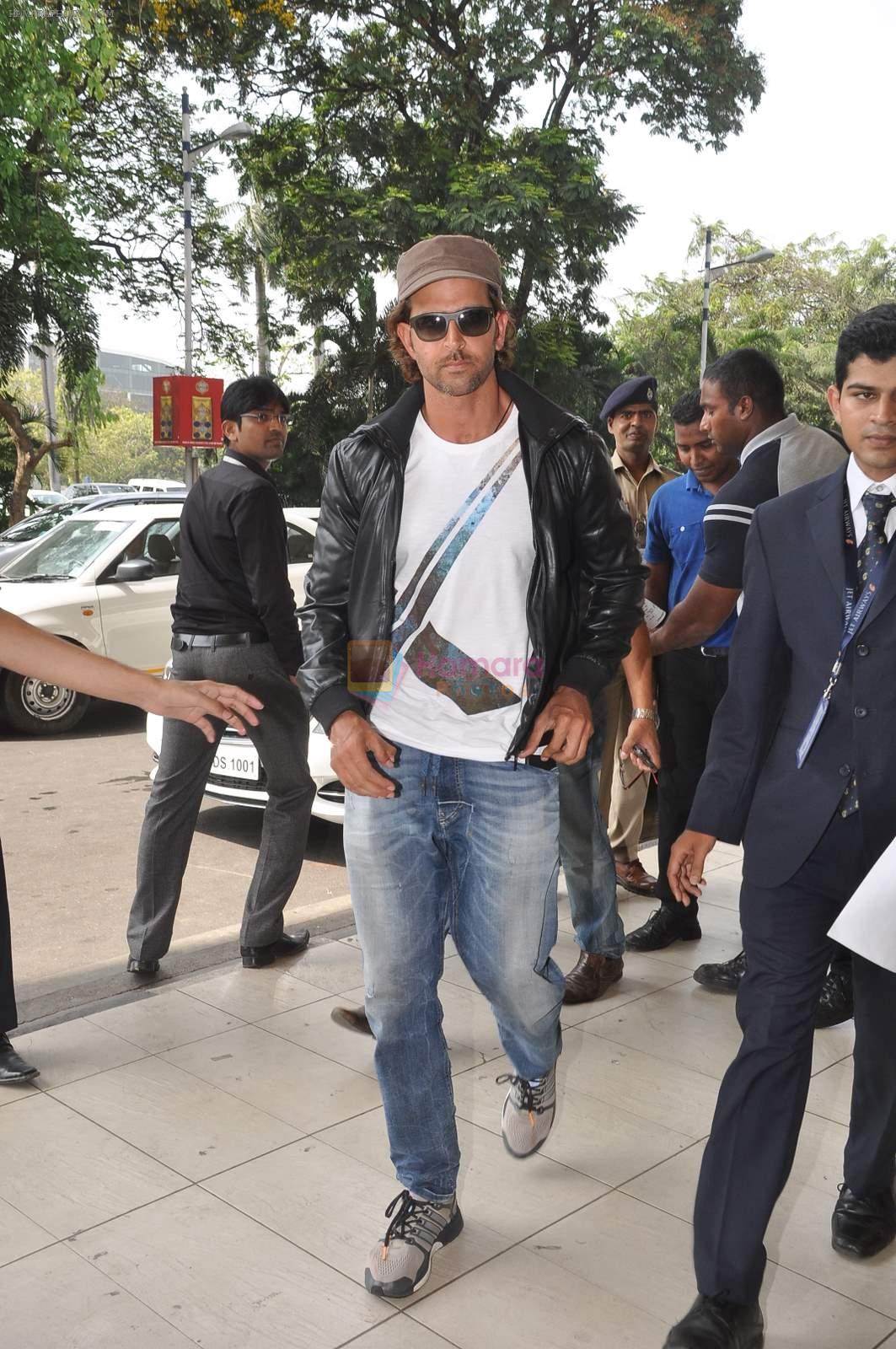 Hrithik Roshan snapped at airport in Mumbai on 8th April 2015
